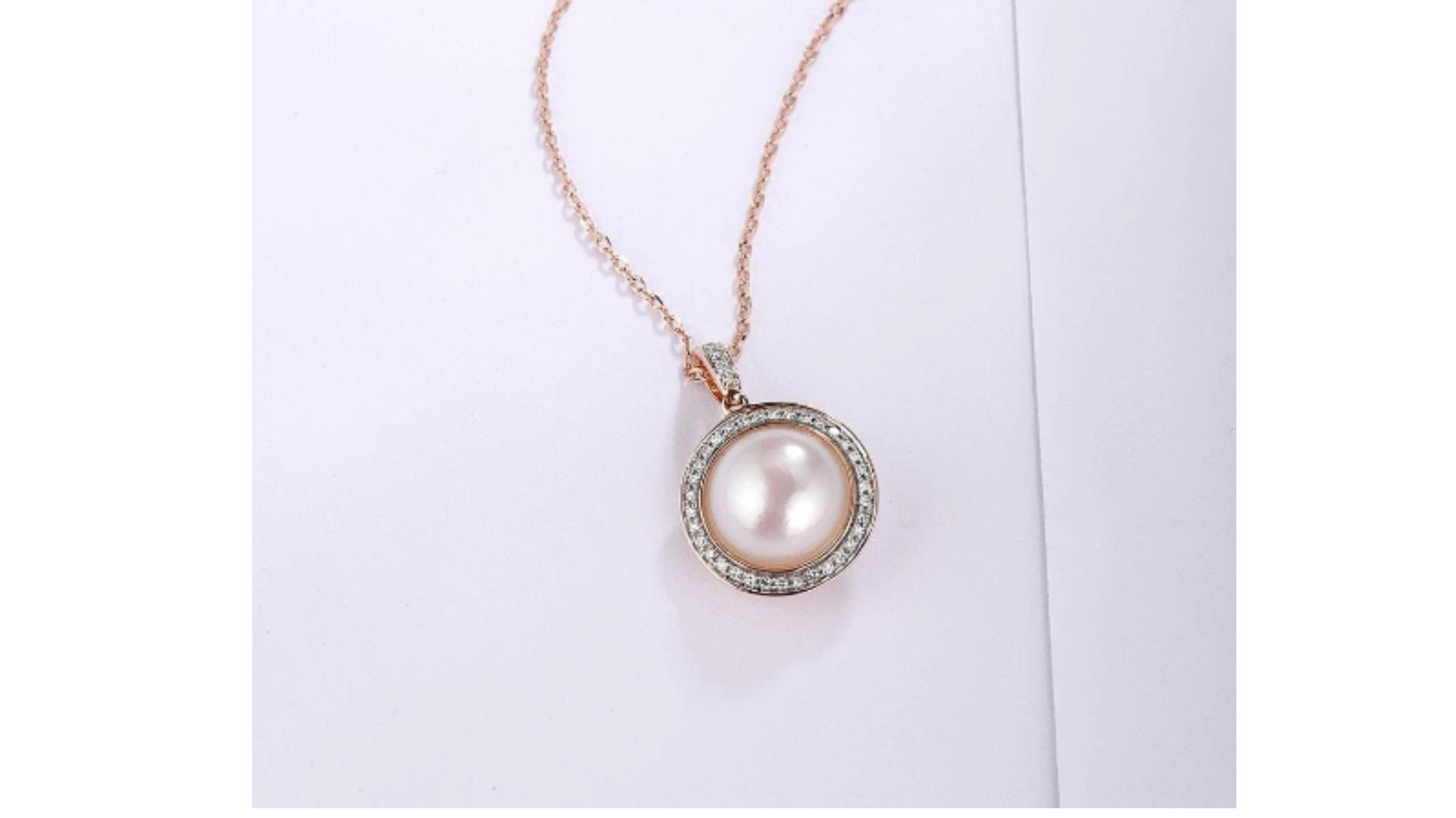 Fresh Water Pearl Diamond Necklace 18K Rose Gold In New Condition For Sale In Barnsley, GB