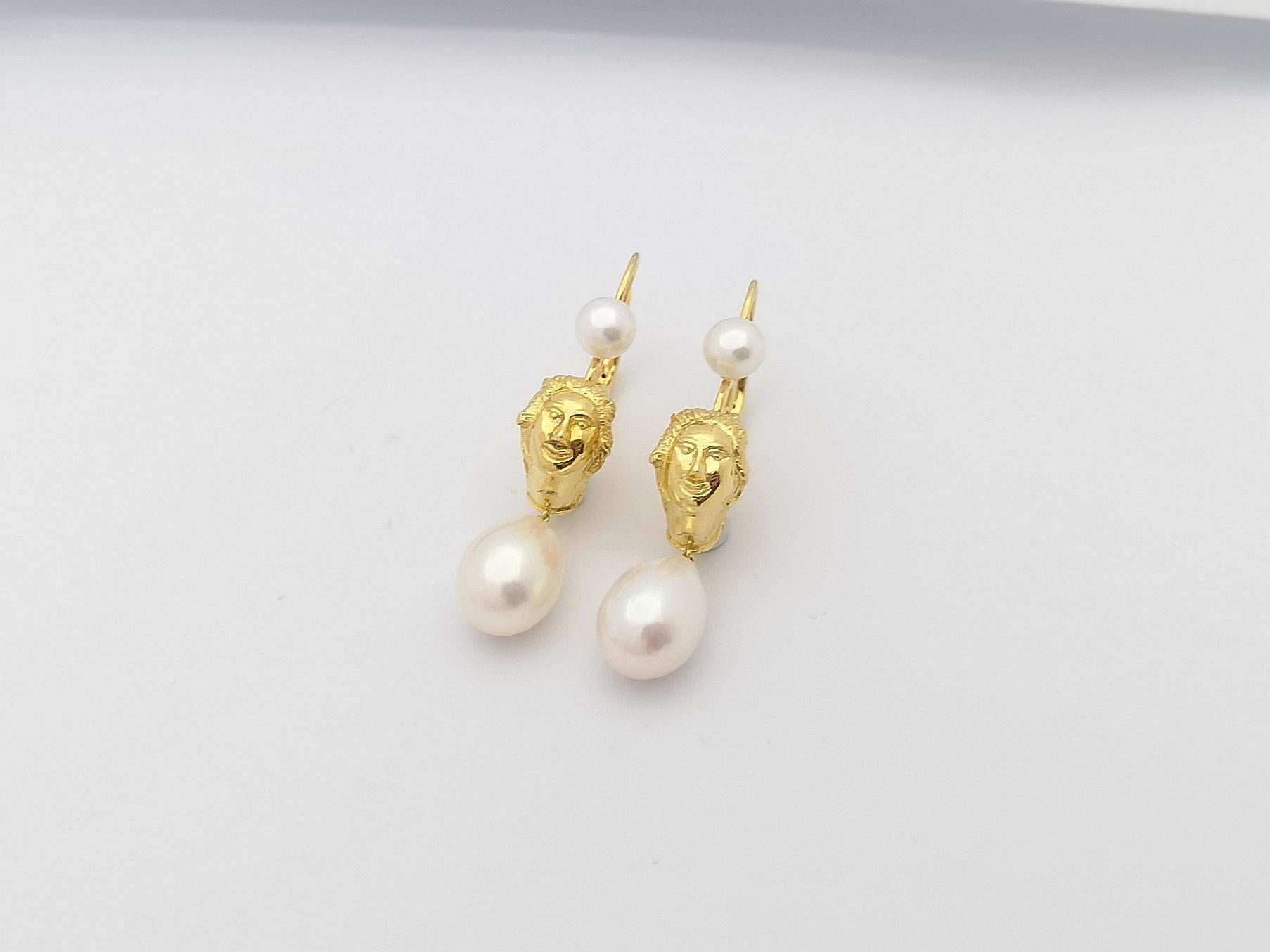 Art Deco Fresh Water Pearl Earrings Set in 18 Karat Gold Settings For Sale
