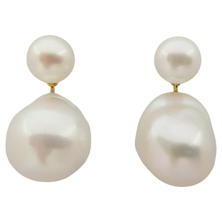 Fresh Water Pearl Earrings Set in 18 Karat Gold Settings For Sale at ...
