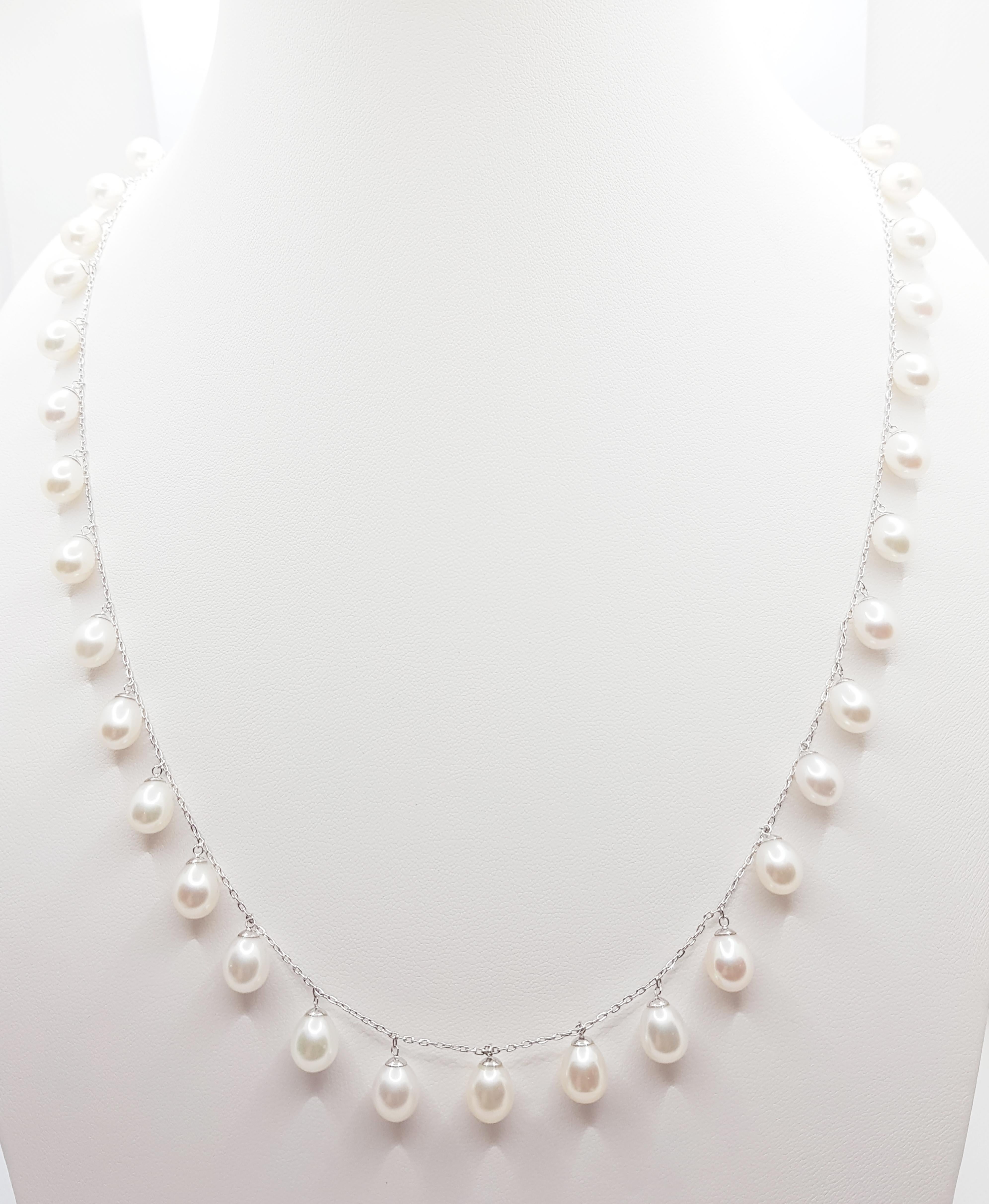 Fresh Water Pearl Necklace set in 18 Karat White Gold Settings

Width: 0.7 cm 
Length: 78.0 cm (30.5