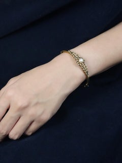 Pulsera brazalete de perlas de agua dulce estilo victoriano en oro amarillo de 14 quilates