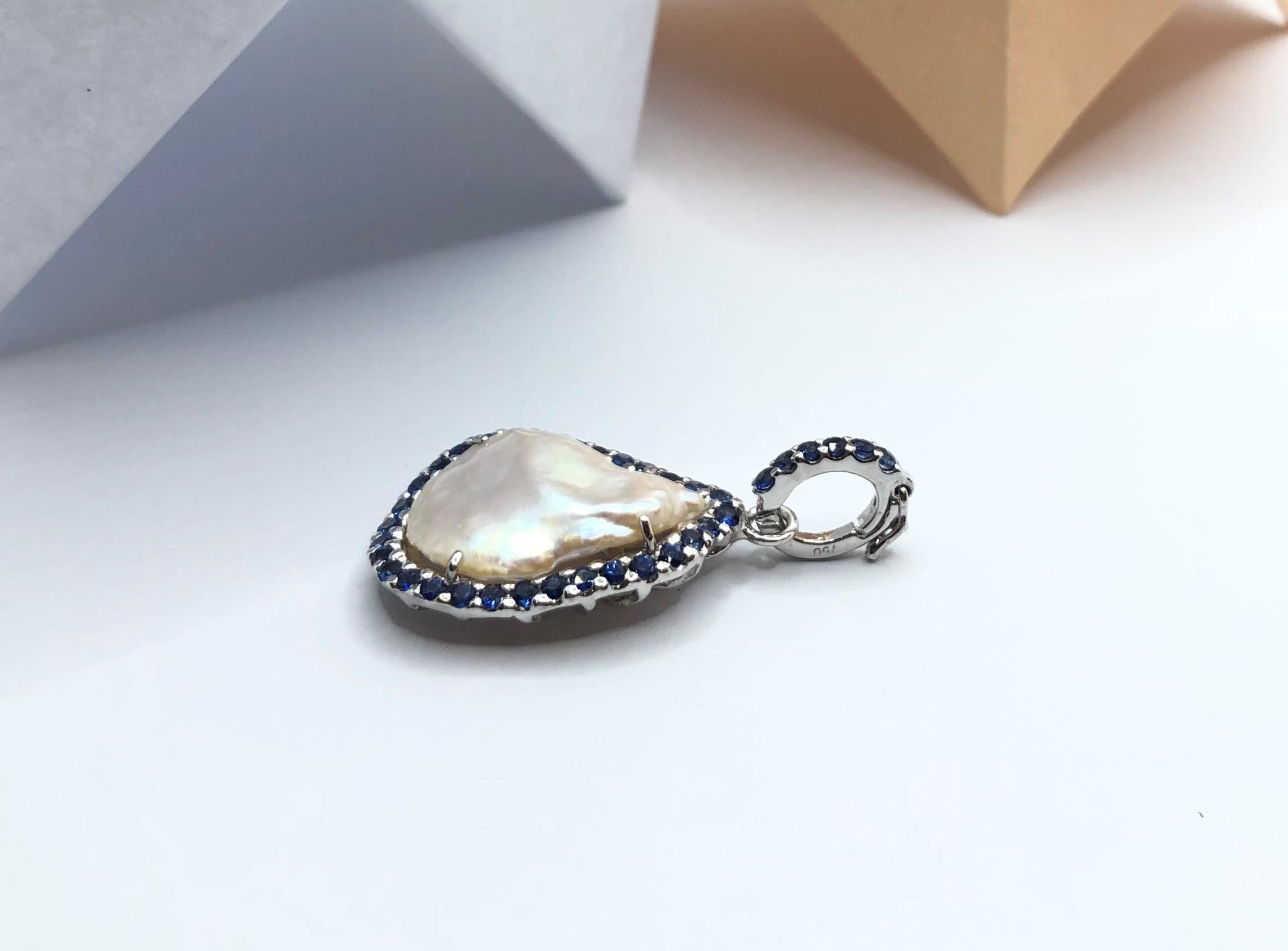 Contemporary Fresh Water Pearl with Blue Sapphire Pendant Set in 18 Karat White Gold Settings For Sale