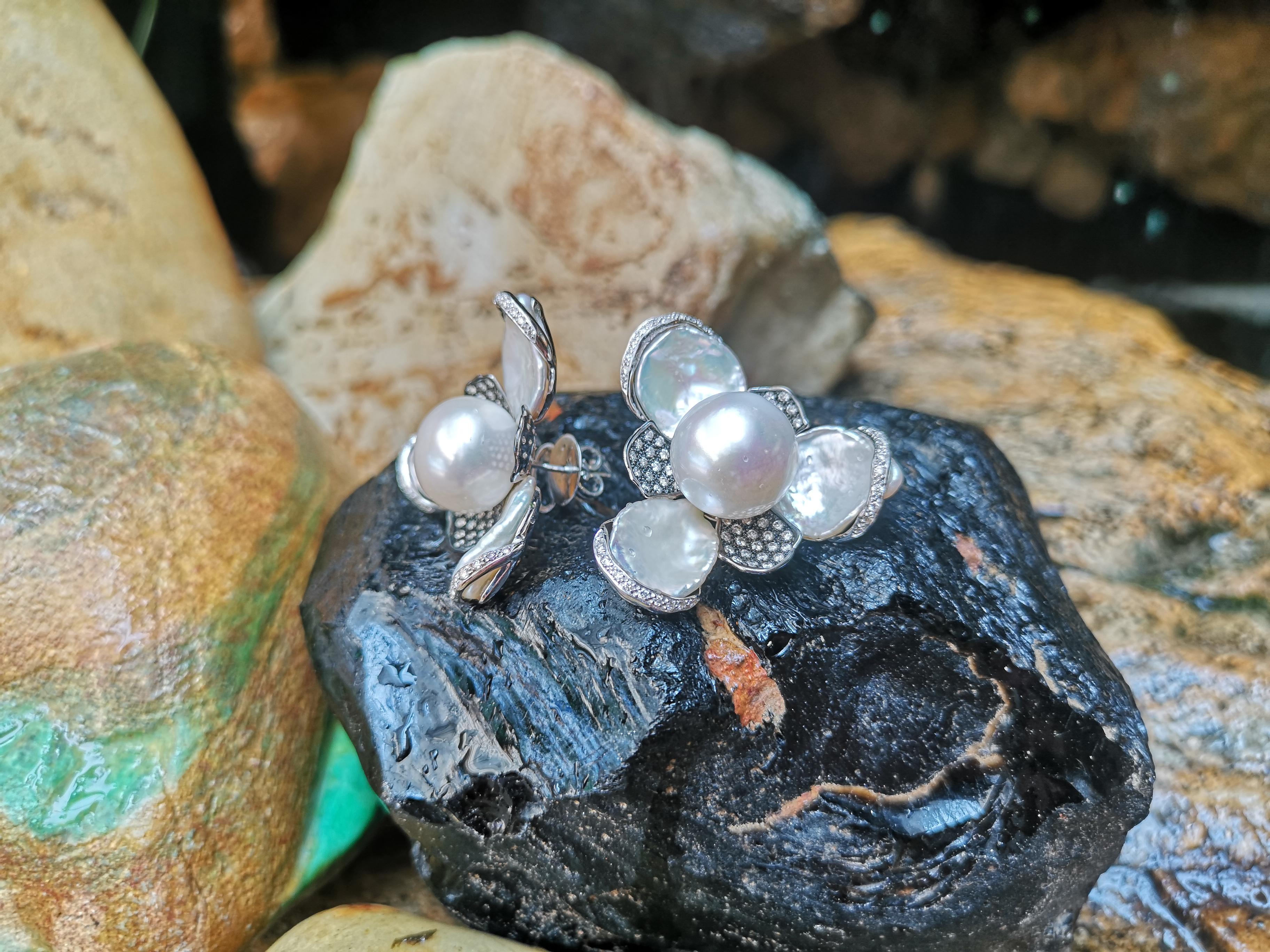 Fresh Water Pearl with Brown Diamond 1.57 carats Earring set in 18 Karat White Gold Settings

Width: 3.8 cm
Length: 3.6 cm 

