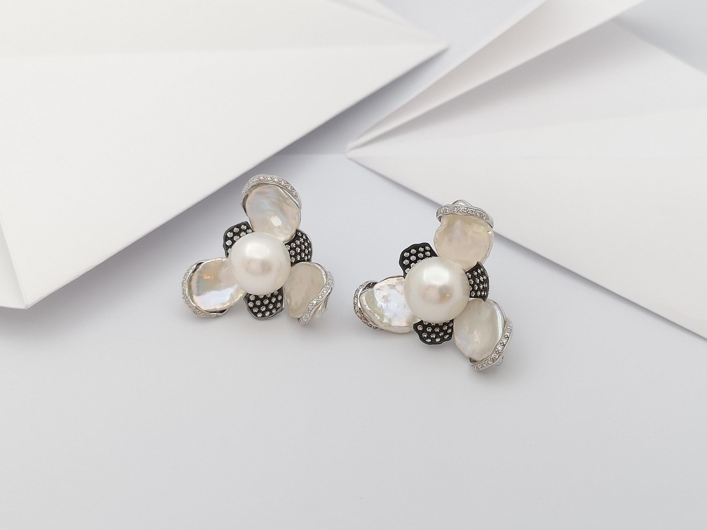 Fresh Water Pearl with Brown Diamond Earring Set in 18 Karat White Gold Settings In New Condition For Sale In Bangkok, TH