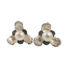 Boucles d'oreilles en or blanc 18 carats serties de perles d'eau douce et de diamants bruns