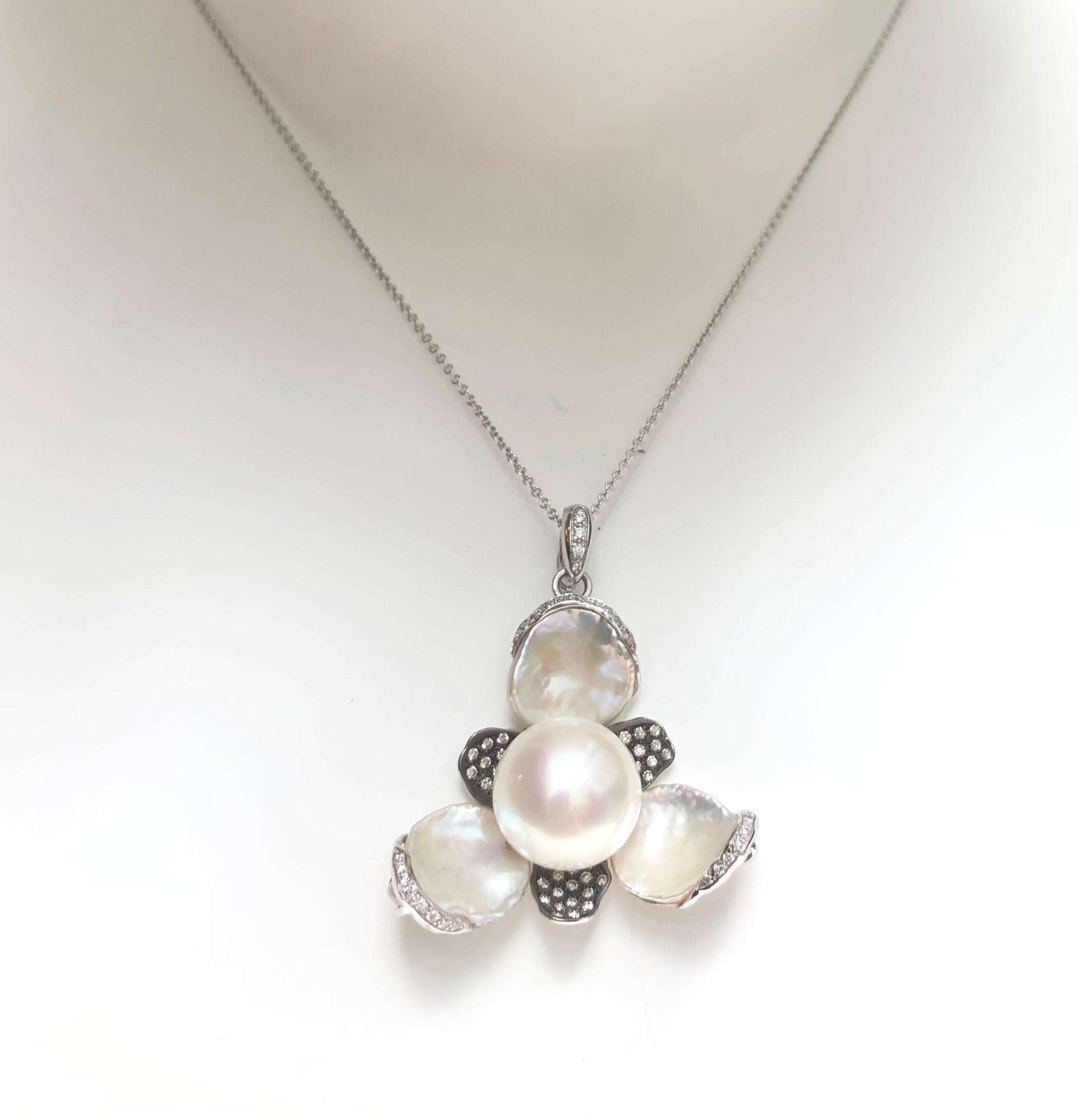 Fresh Water Pearl with Brown Diamond 0.63 carat Pendant set in 18 Karat White Gold Settings
(chain not included)

Width:  3.8 cm 
Length: 4.2 cm
Total Weight: 13.03 grams

