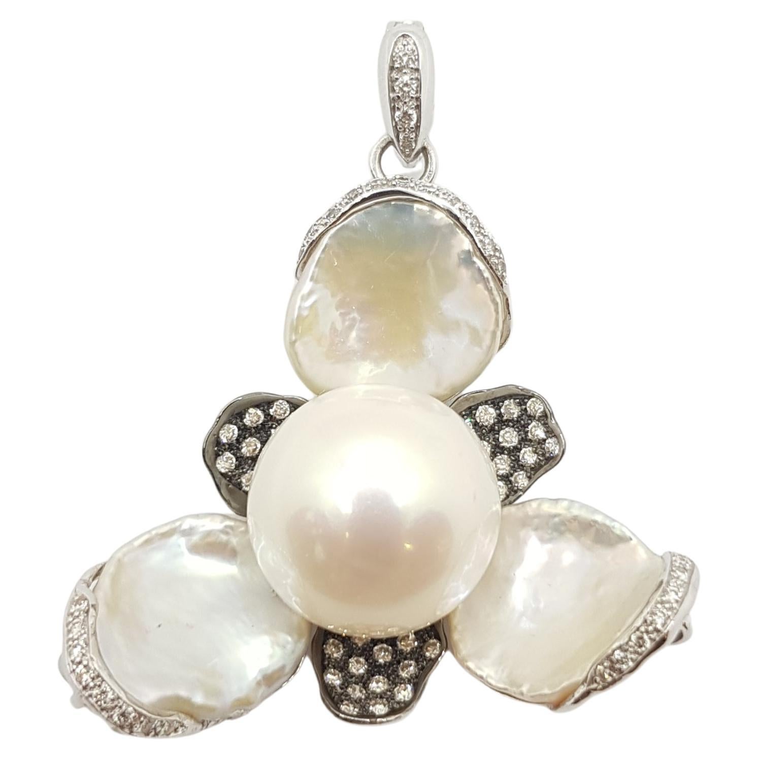 Fresh Water Pearl with Brown Diamond Flower Pendant Set in 18 Karat White Gold For Sale