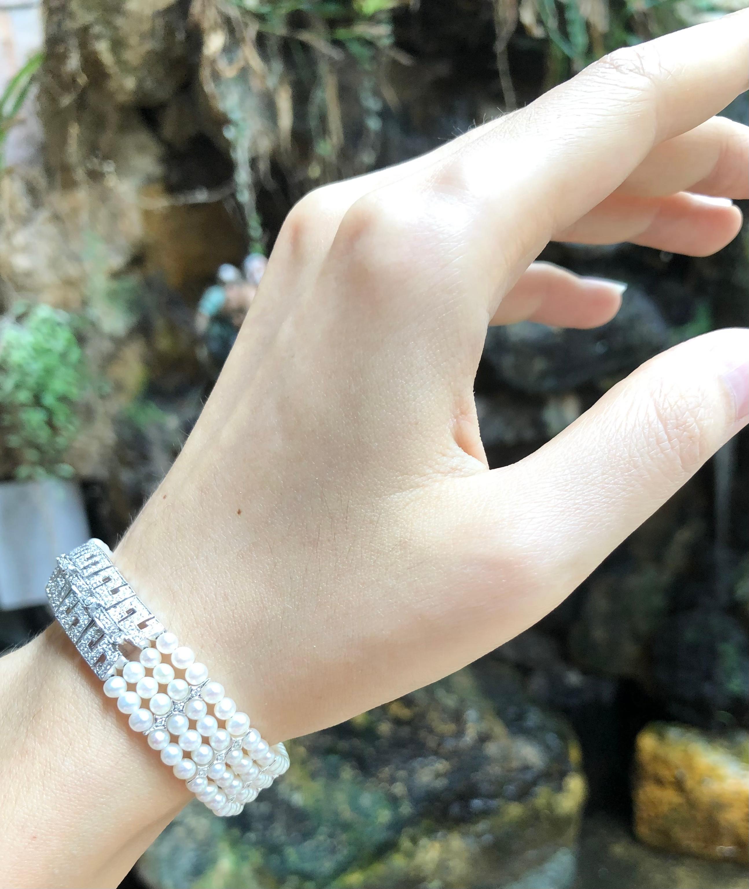 Fresh Water Pearl with Diamond 0.75 Carat Bracelet Set in 18 Karat White Gold Se For Sale 1