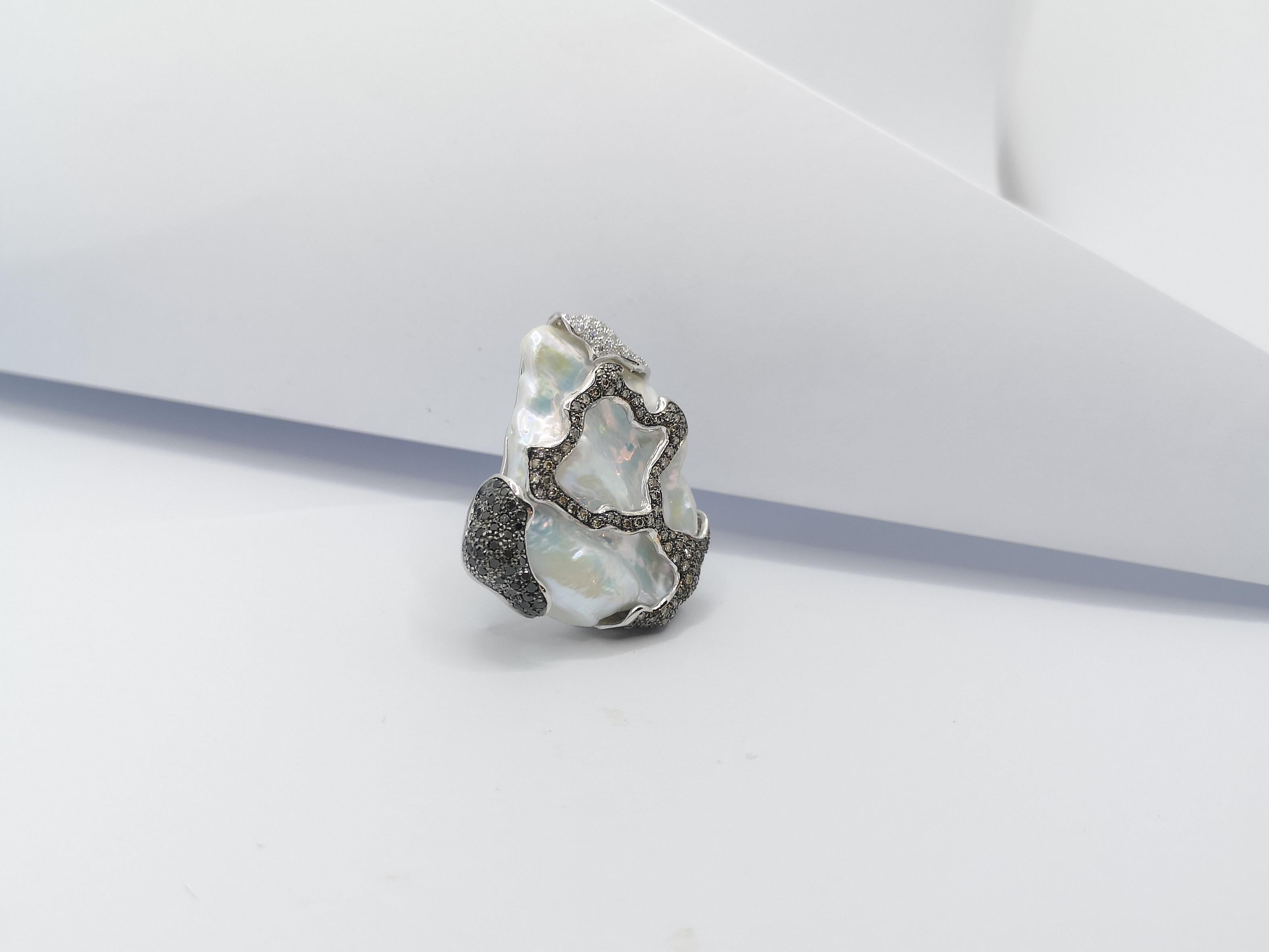 Fresh Water Pearl with Diamond, Black Diamond Pendant  in 18 Karat White Gold  For Sale 3