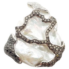 Perla d'acqua dolce con diamante, ciondolo con diamante nero  in oro bianco 18 carati