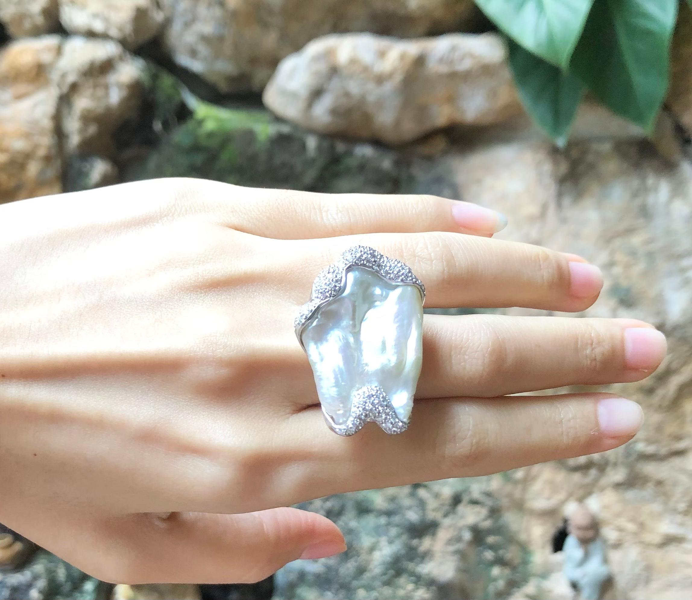 Süßwasserperle mit Diamantring in 18 Karat Weißgold gefasst im Angebot 4