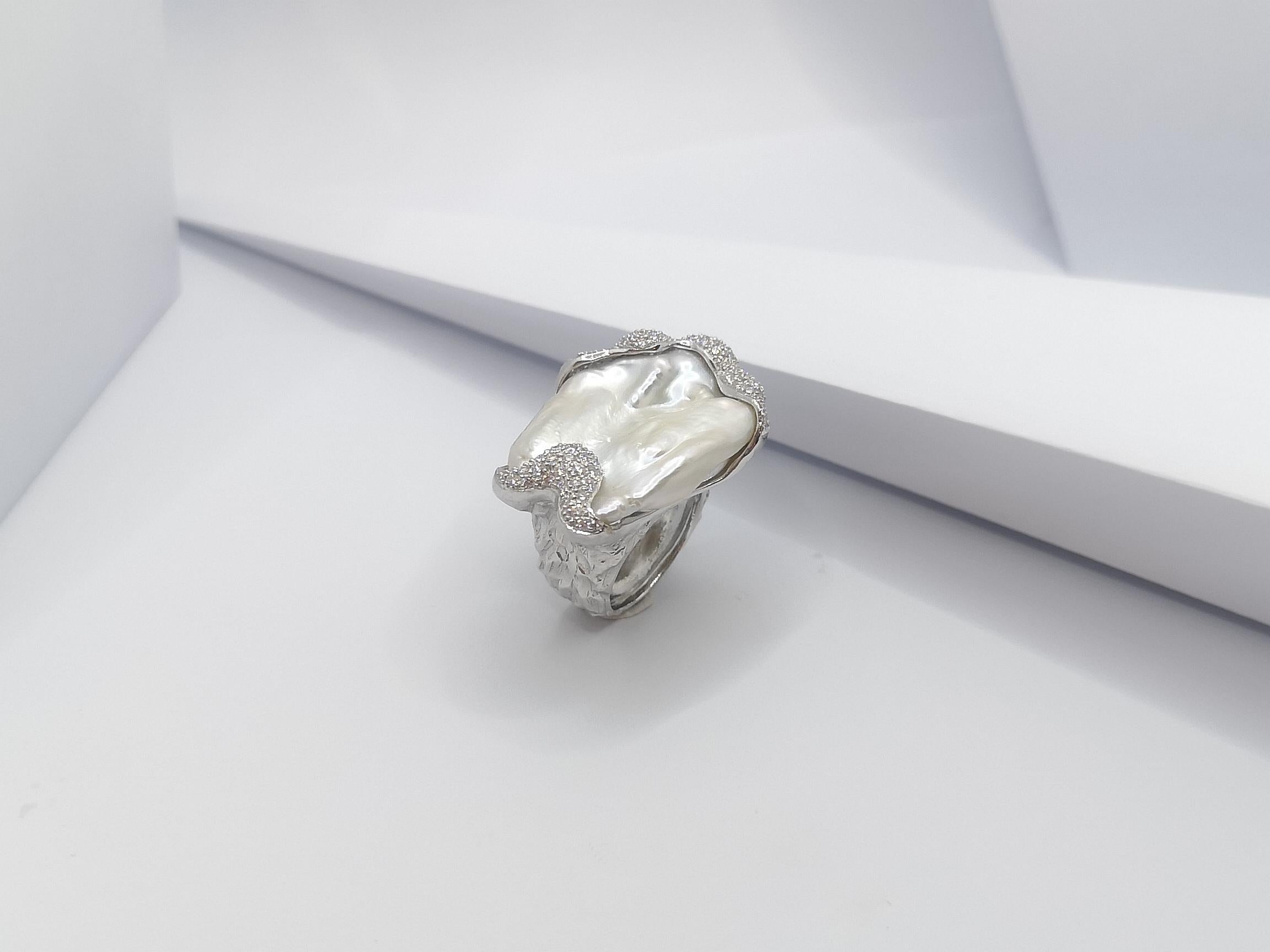 Süßwasserperle mit Diamantring in 18 Karat Weißgold gefasst im Angebot 13