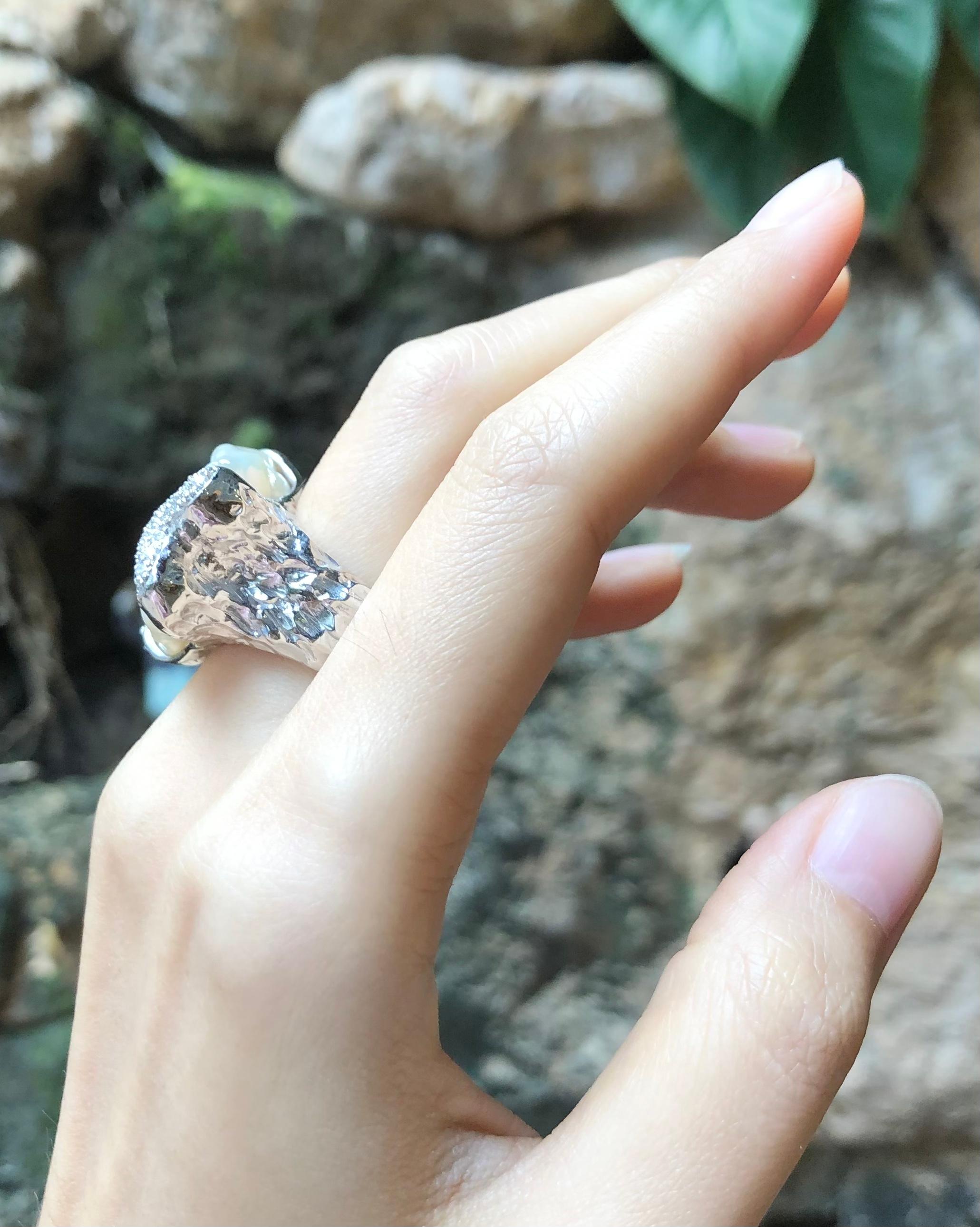Süßwasserperle mit Diamantring in 18 Karat Weißgold gefasst im Angebot 1