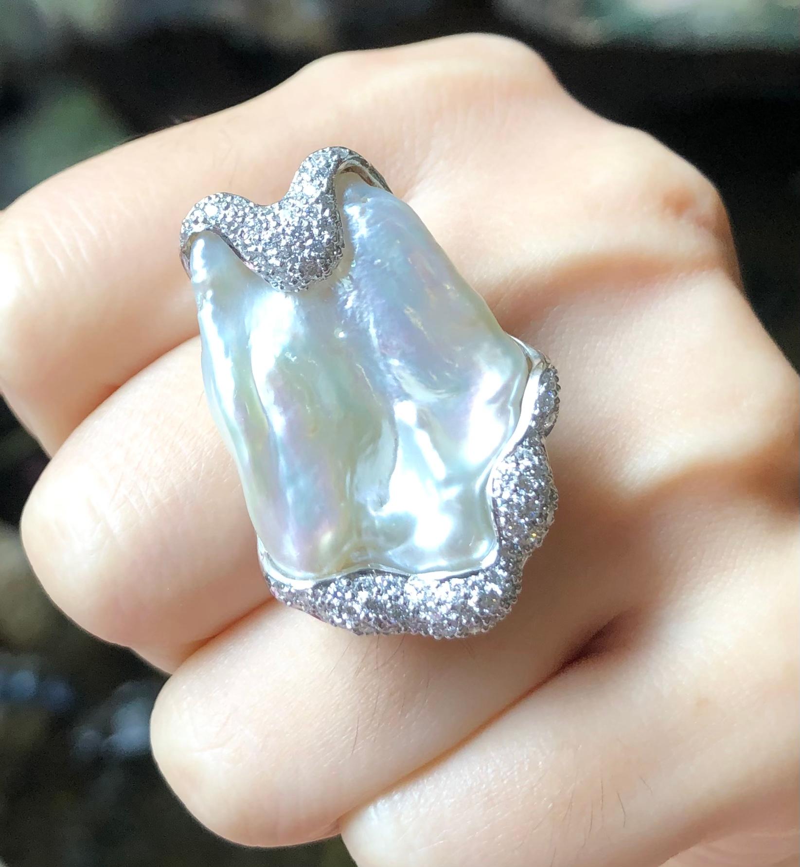 Süßwasserperle mit Diamantring in 18 Karat Weißgold gefasst im Angebot 2