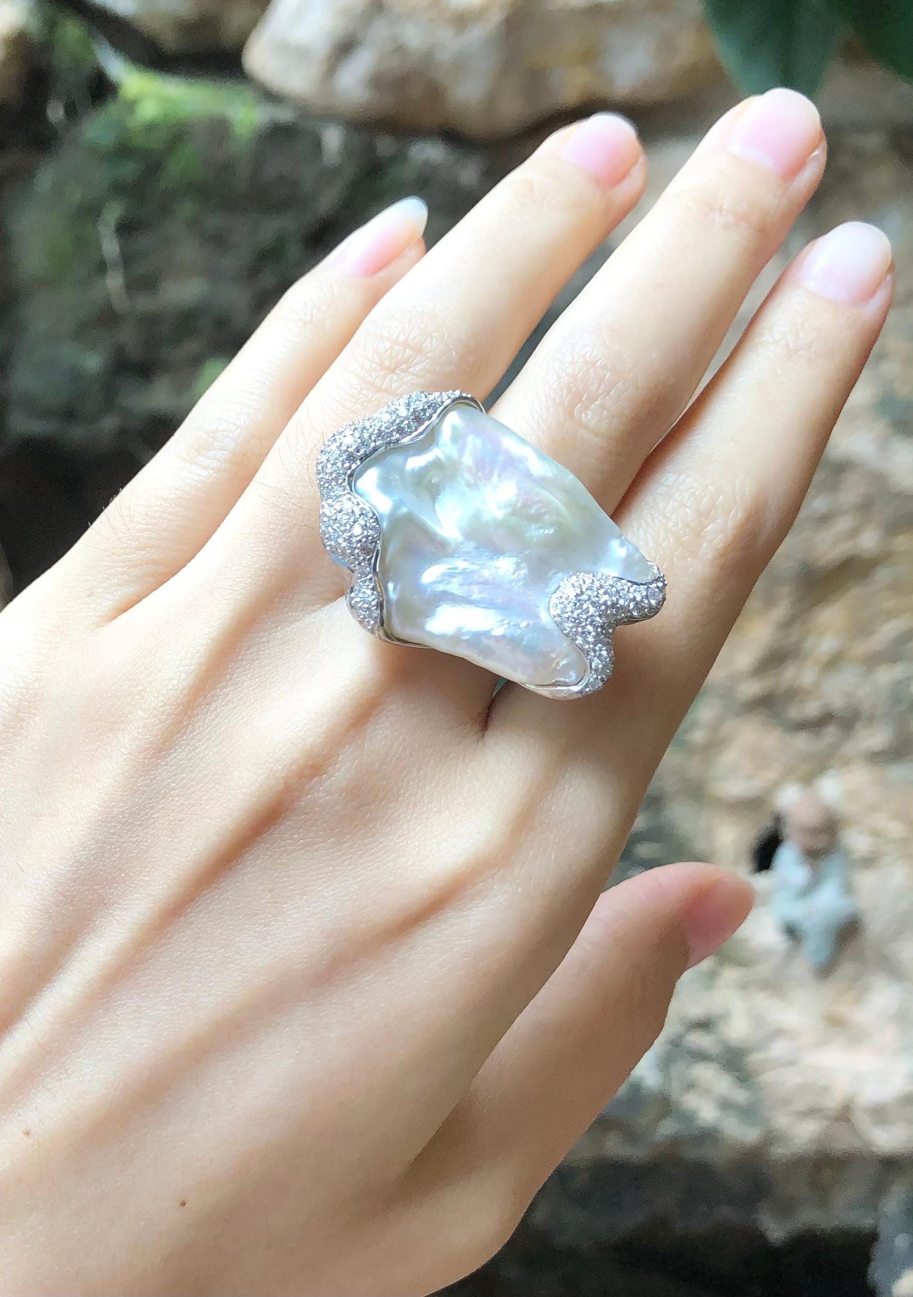 Süßwasserperle mit Diamantring in 18 Karat Weißgold gefasst im Angebot 3