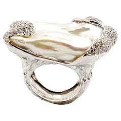 Süßwasserperle mit Diamantring in 18 Karat Weißgold gefasst