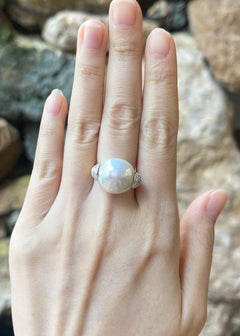 Fresh Water Pearl with Diamond Ring set in 18K Gold Settings