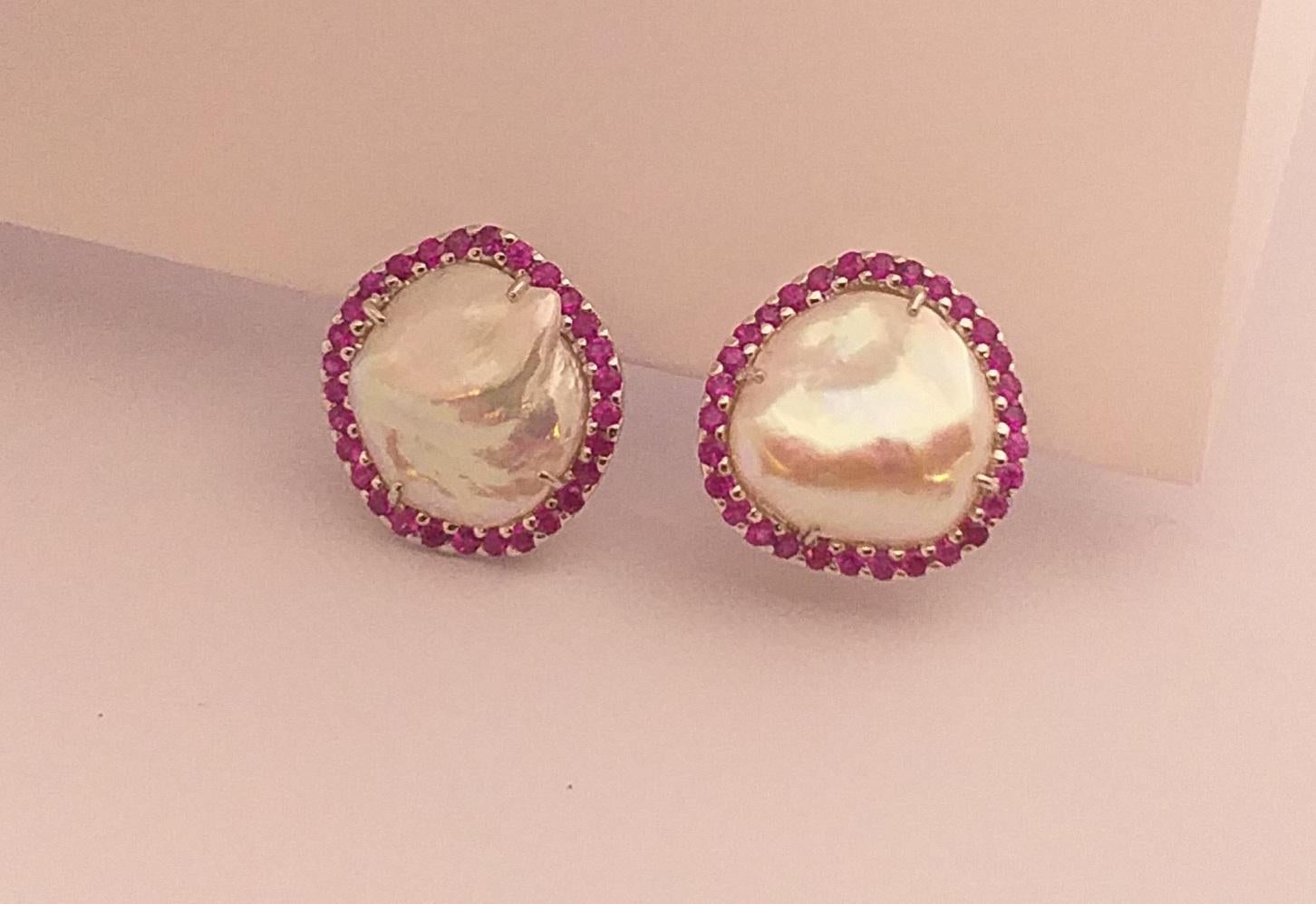 Fresh Water Pearl with Ruby Earrings Set in 18 Karat White Gold Settings In New Condition For Sale In Bangkok, TH