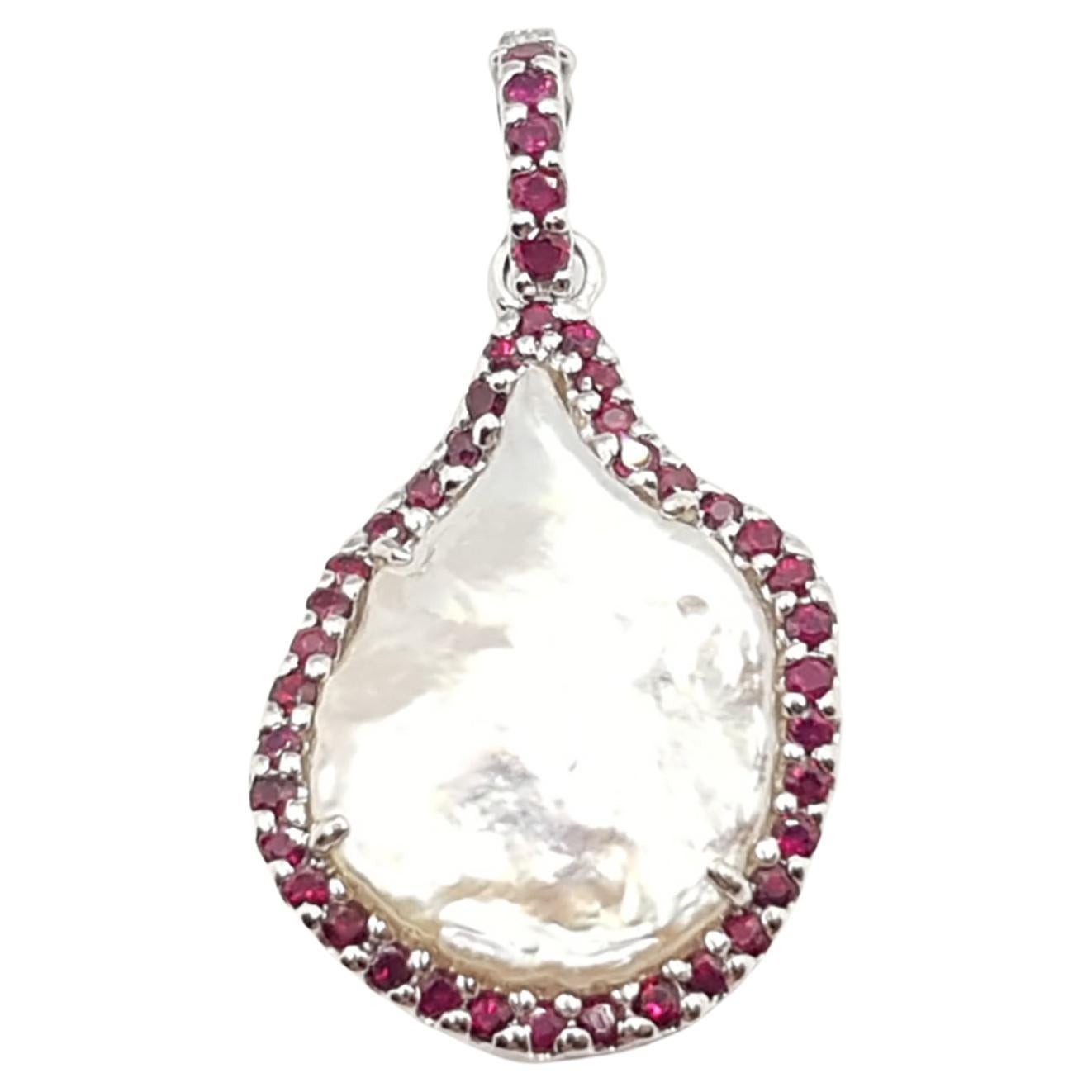Fresh Water Pearl with Ruby Pendant Set in 18 Karat White Gold Settings For Sale