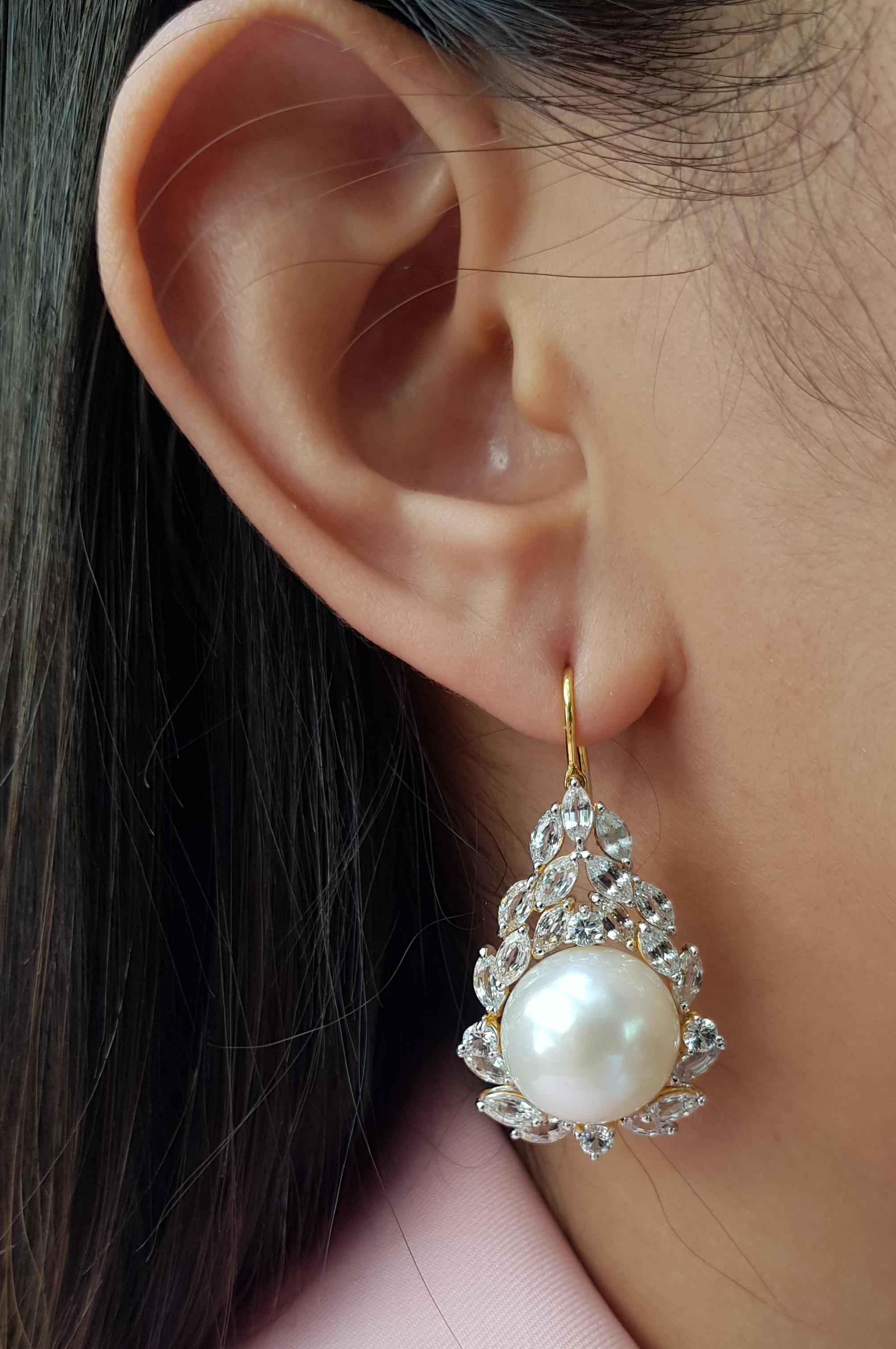 Fresh Water Pearl with White Sapphire 8.53 carats Earring set in 18 Karat Gold Settings

Width: 2.3 cm
Length: 4.0 cm 

