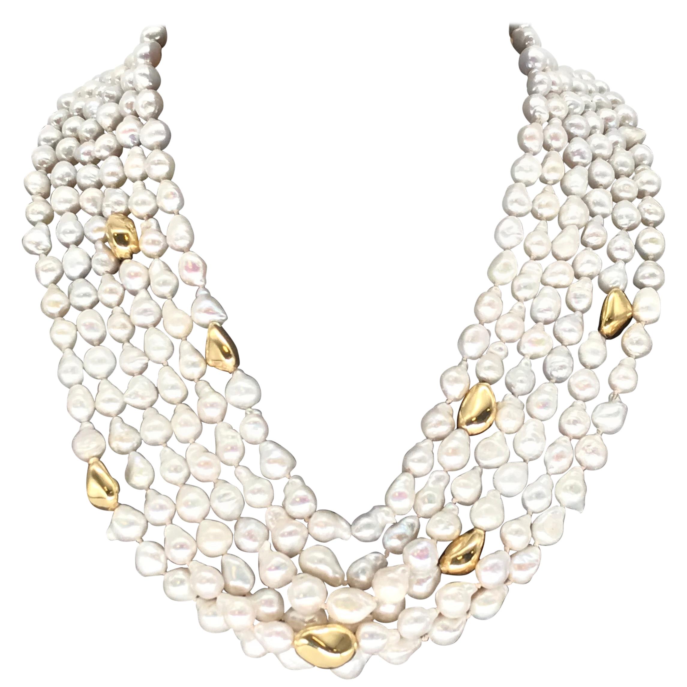 Fermoir de sécurité en or jaune 18 carats avec perles d'eau douce et bakélite baroque en vente
