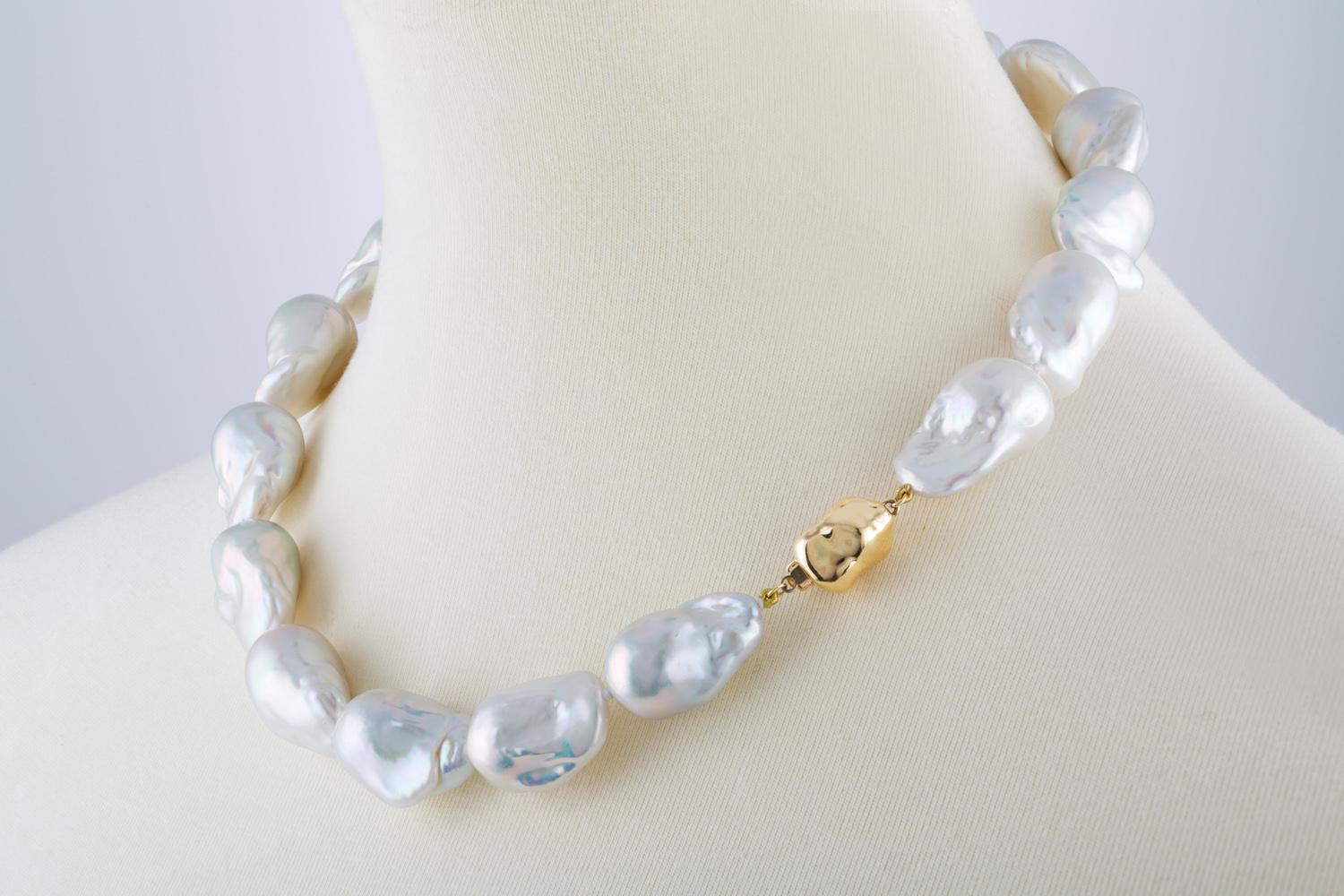 Contemporary Freshwater Baroque White Cultured Pearl Necklace with 14 Karat Yellow Gold Clasp For Sale