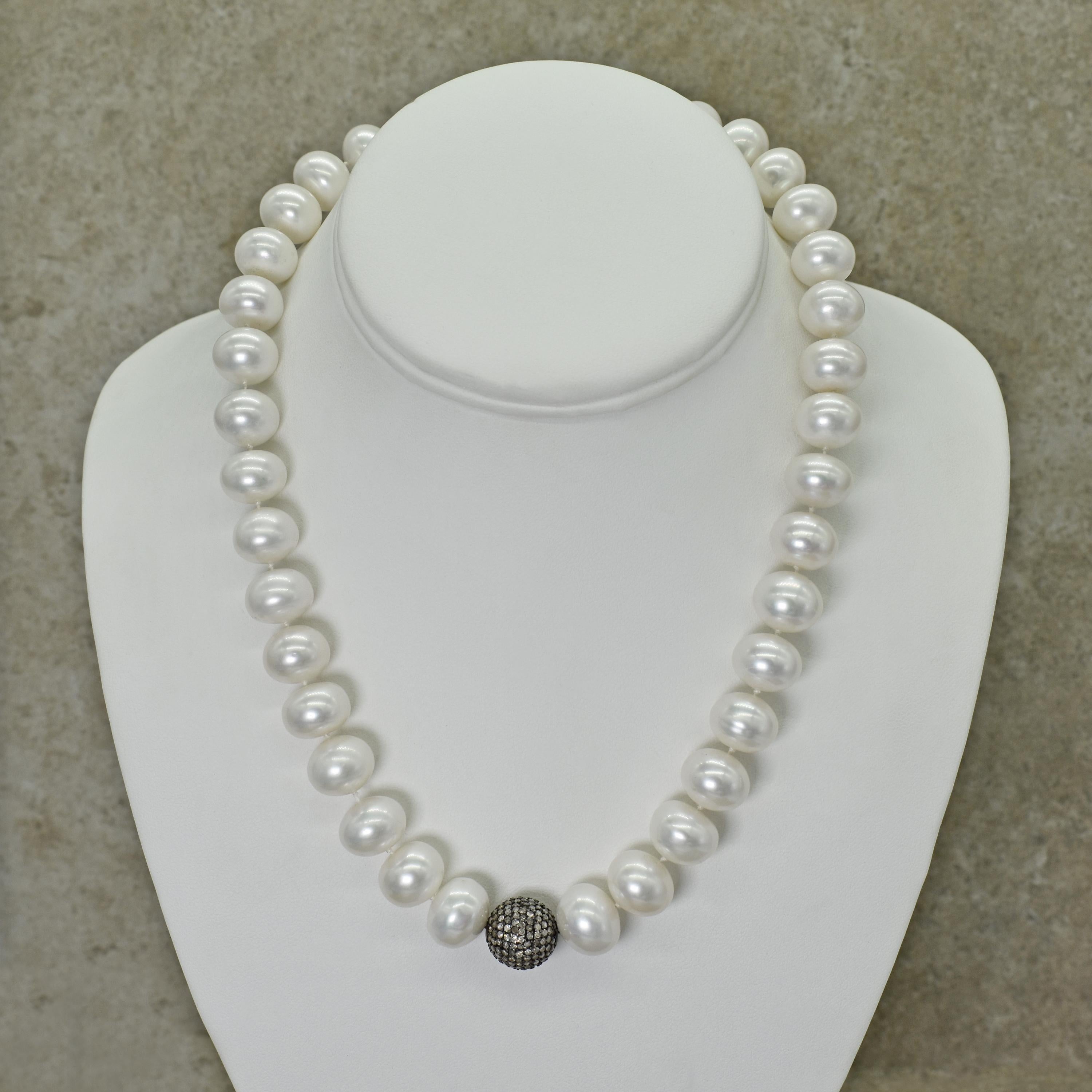 Collier de perles d'eau douce et de diamants en argent sterling avec boutons et pav Neuf - En vente à Naples, FL