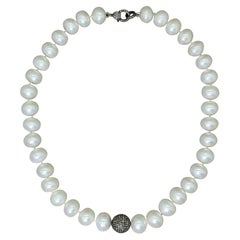 Collier de perles d'eau douce et de diamants en argent sterling avec boutons et pav
