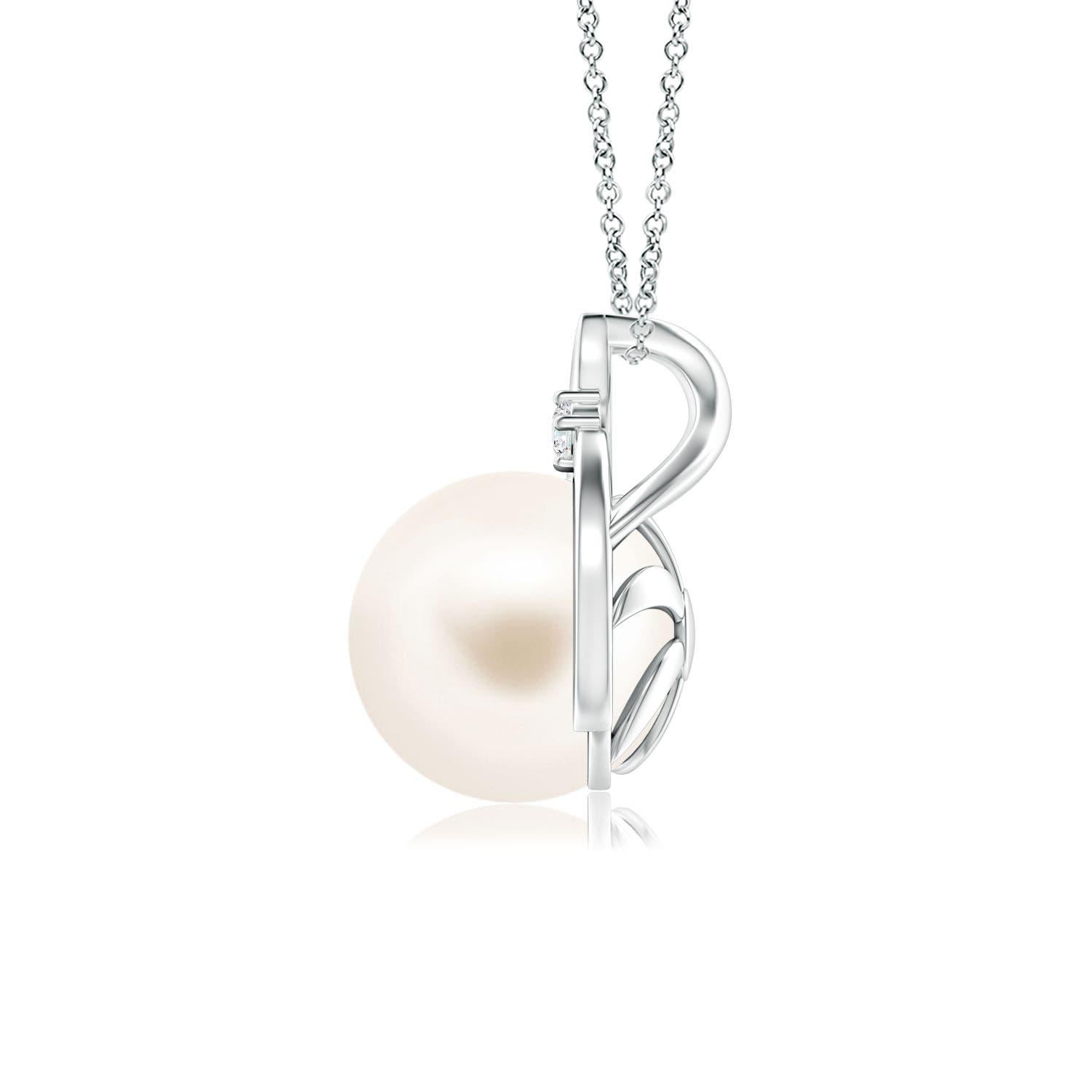 A modern take on the vintage wishbone pattern, this pearl pendant necklace in 14K white gold is designed to evoke an old-world charm. The intricately set Freshwater cultured pearl looks breathtakingly beautiful. Uniquely designed bale lends a touch