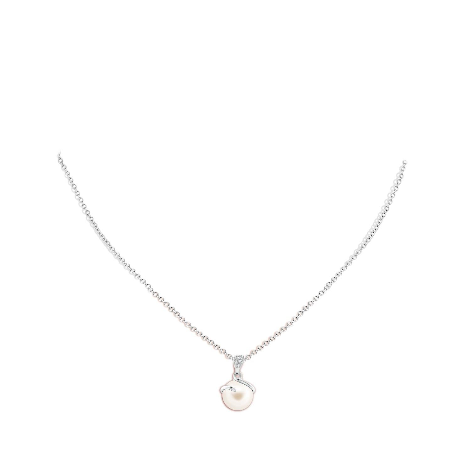 Taille cabochon Pendentif spirale en or blanc 14 carats avec perles de culture d'eau douce et diamants en vente