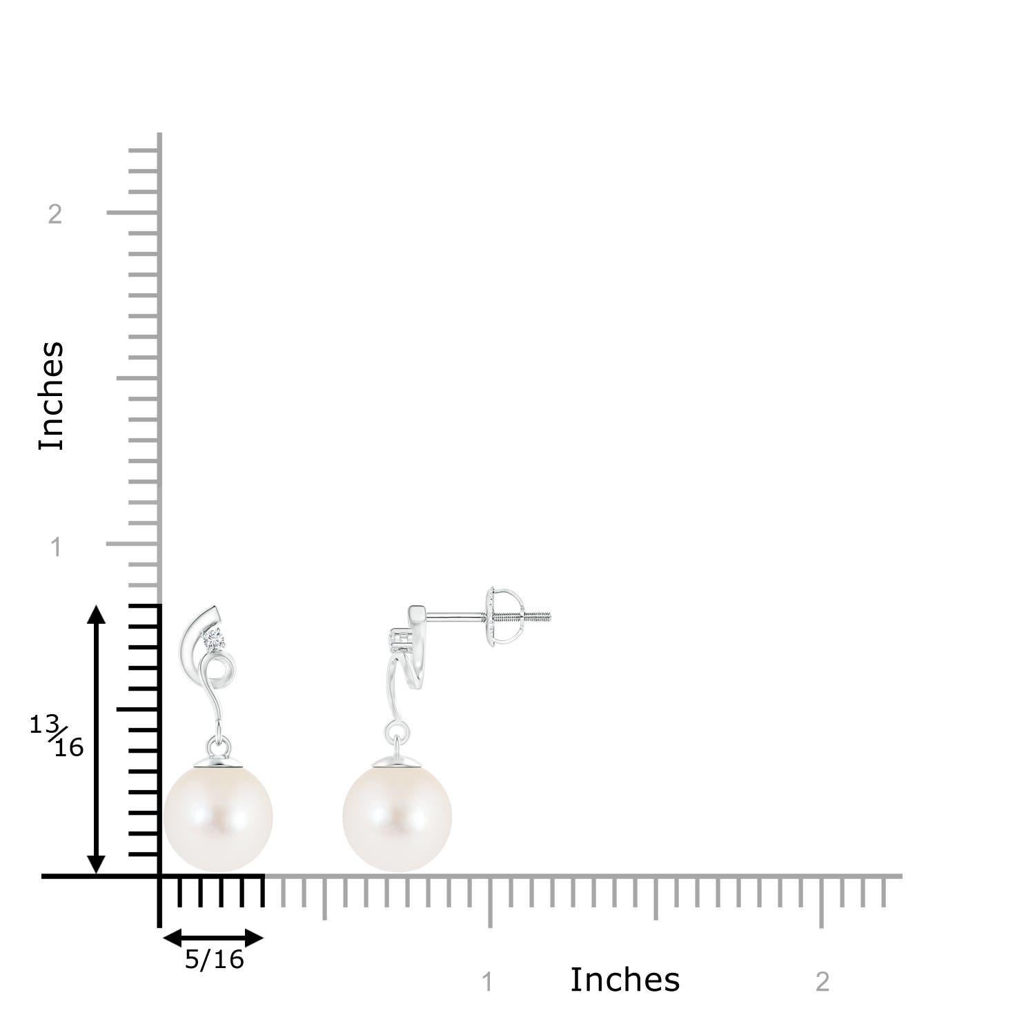 Des perles de culture d'eau douce rondes pendent des pointes torsadées distinctement travaillées en or blanc 14K. Ces boucles d'oreilles en perles affichent un look non conventionnel avec le motif torsadé associé aux perles élégantes. Ornées d'un