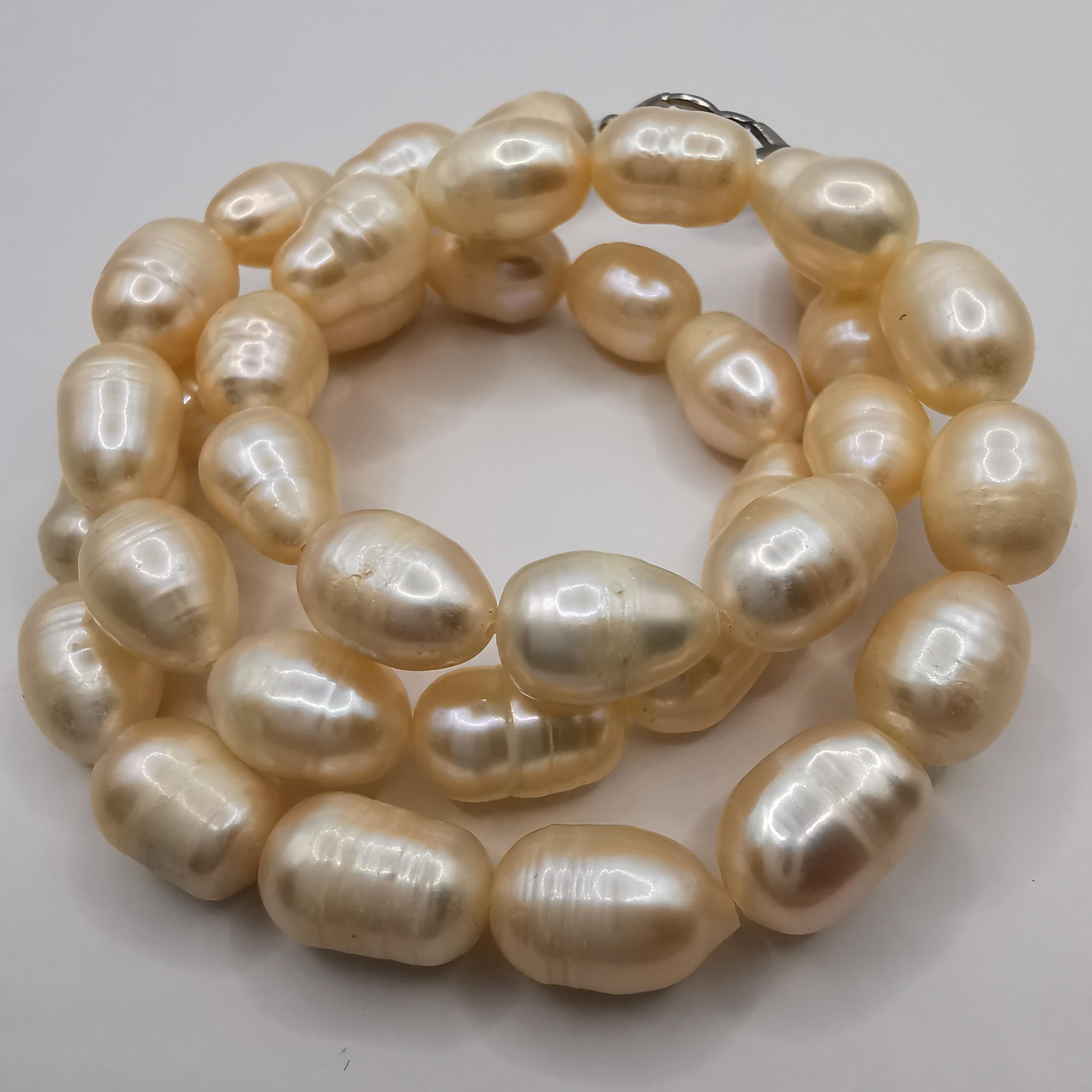 Round Cut Freshwater Cultured White Baroque Pearl Necklace For Sale