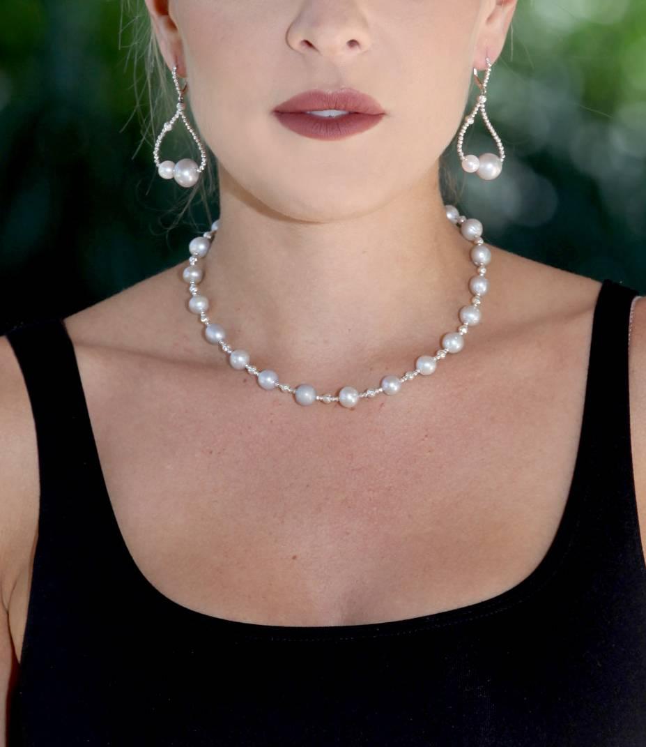Modern Freshwater Grey Pearl Necklace with Diamond Cut Beads For Sale
