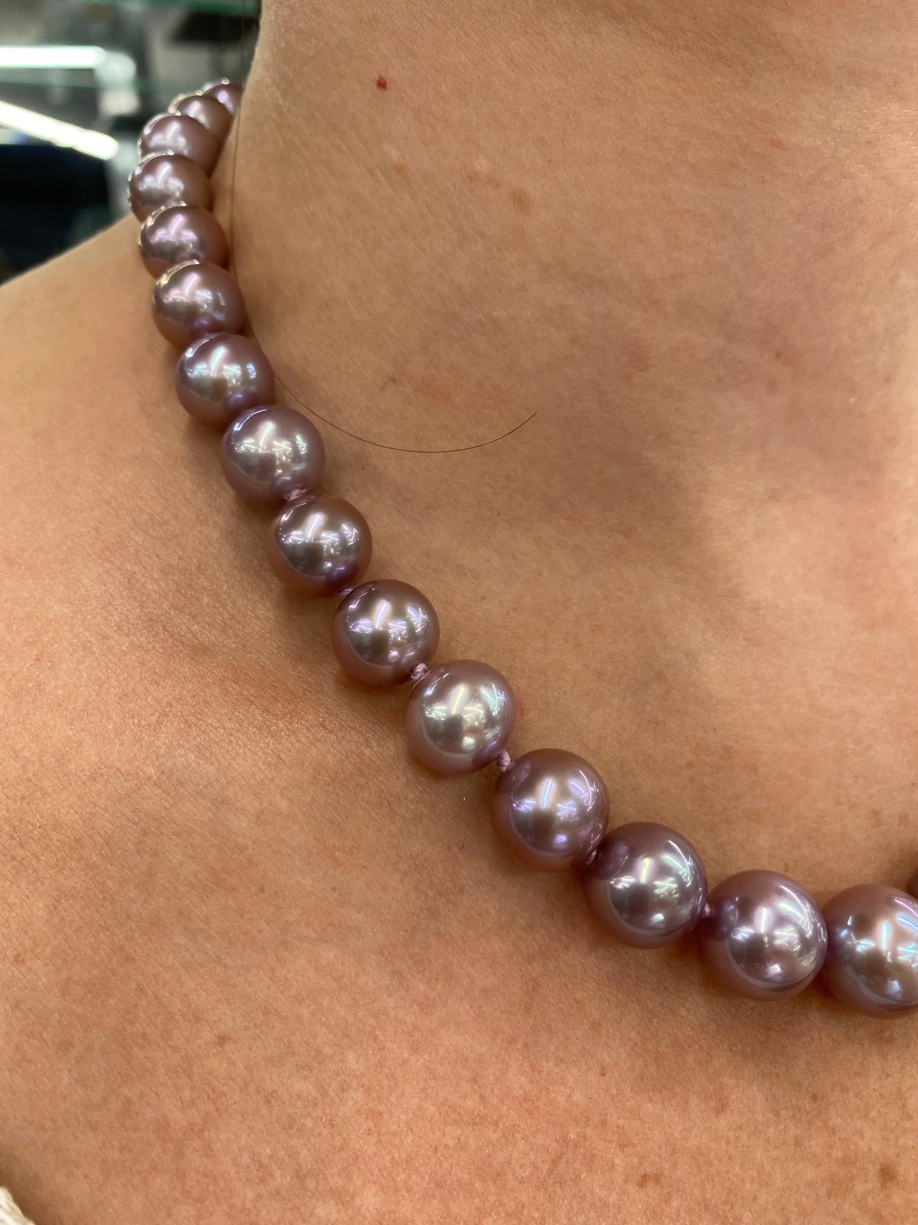 Süßwasser-Lavendel-Perlenstrang-Halskette 14 Karat Weißgold (Rundschliff)