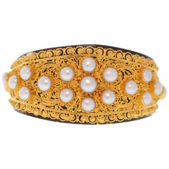Vintage Freshwater Pearl 22 Karat Yellow Gold Cuff Bracelet on Faux Tortoiseshell Back