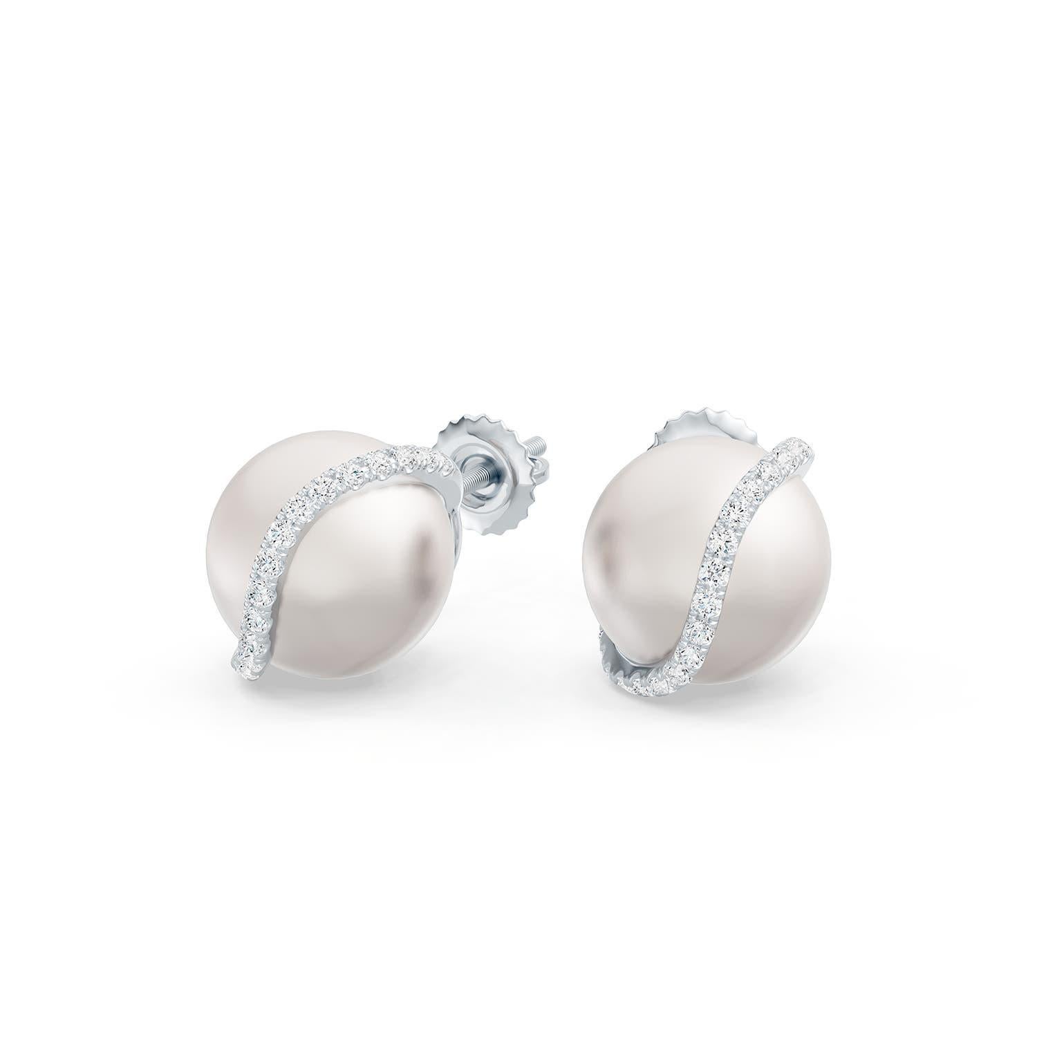 Angara is a family-started and family-run fine jewellery brand with generations of expertise in gemstones. In ancient Sanskrit, Angara means “the fire within.” We love how it captures the power of the color that burns inside our gemstones. Right