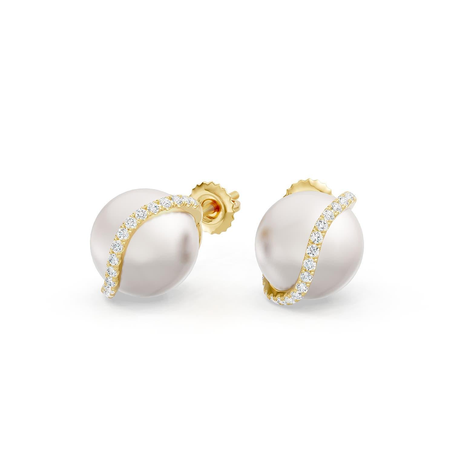 Angara is a family-started and family-run fine jewellery brand with generations of expertise in gemstones. In ancient Sanskrit, Angara means “the fire within.” We love how it captures the power of the color that burns inside our gemstones. Right