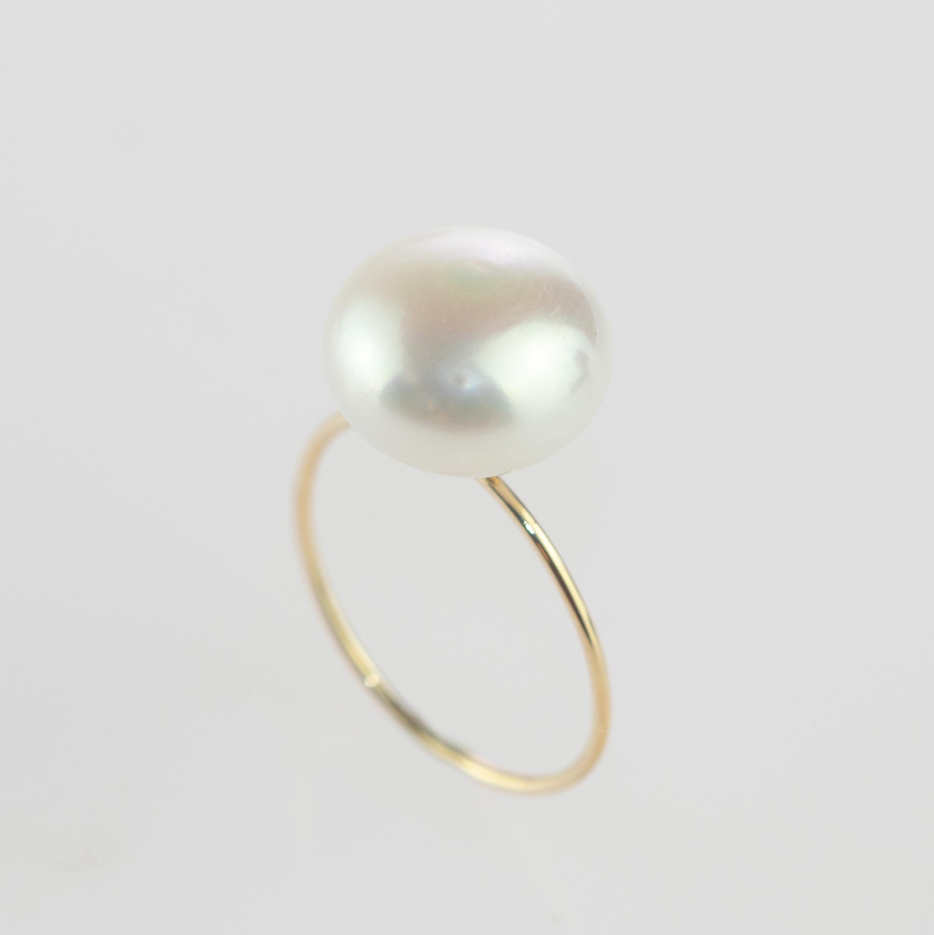 Freshwater Pearl 9 Karat Yellow Gold Handmade Cocktail Classic Italian Ring For Sale 1