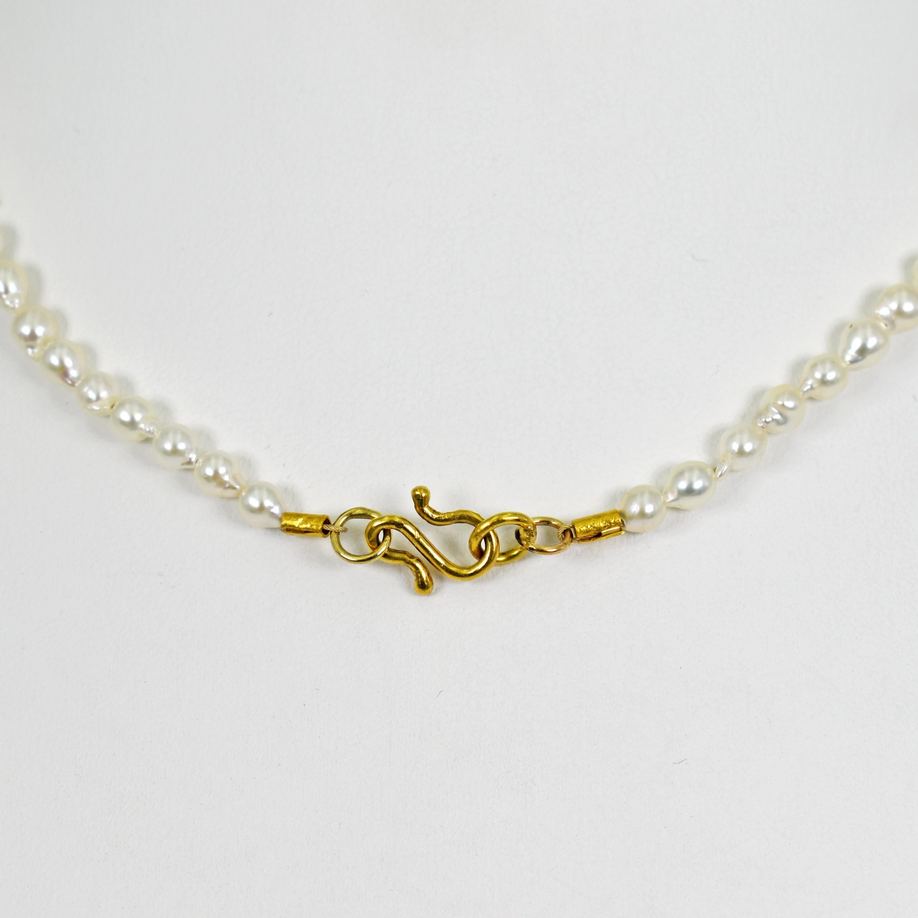 Perlenkette aus Süßwasserperlen und 22 Karat Gold Pedant Perlenstrang Damen im Angebot