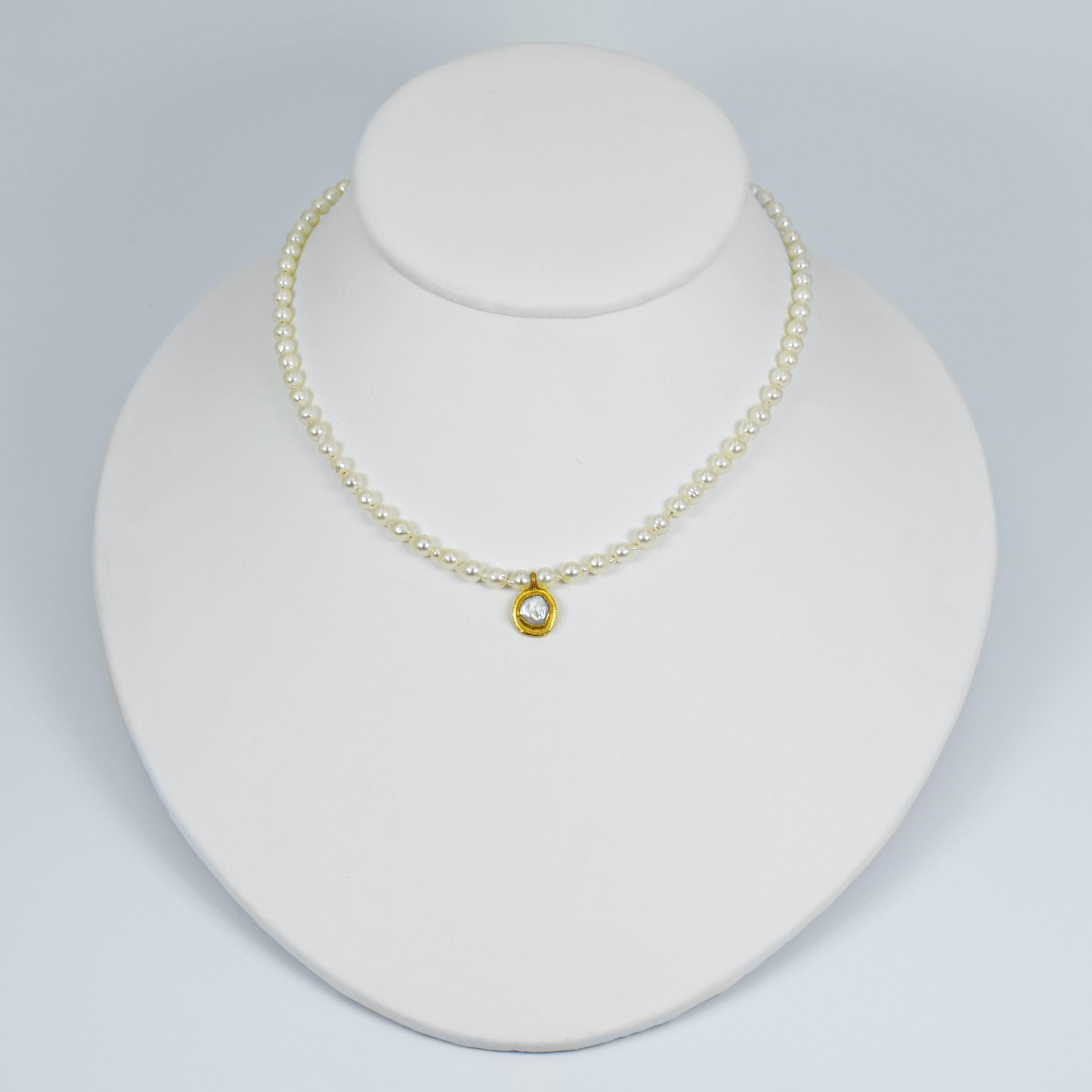 Collier de perles d'eau douce et de perles Pedant en or 22 carats avec brin de perles Pour femmes en vente