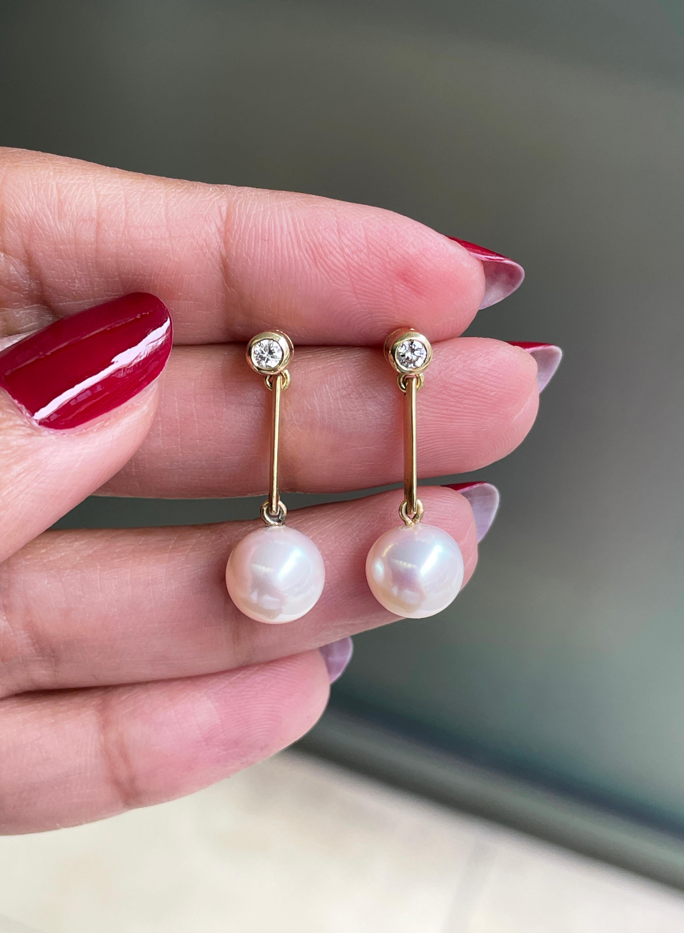 Freshwater Pearl and Diamond 18 Carat Yellow Gold Drop Earrings In Excellent Condition For Sale In London, GB