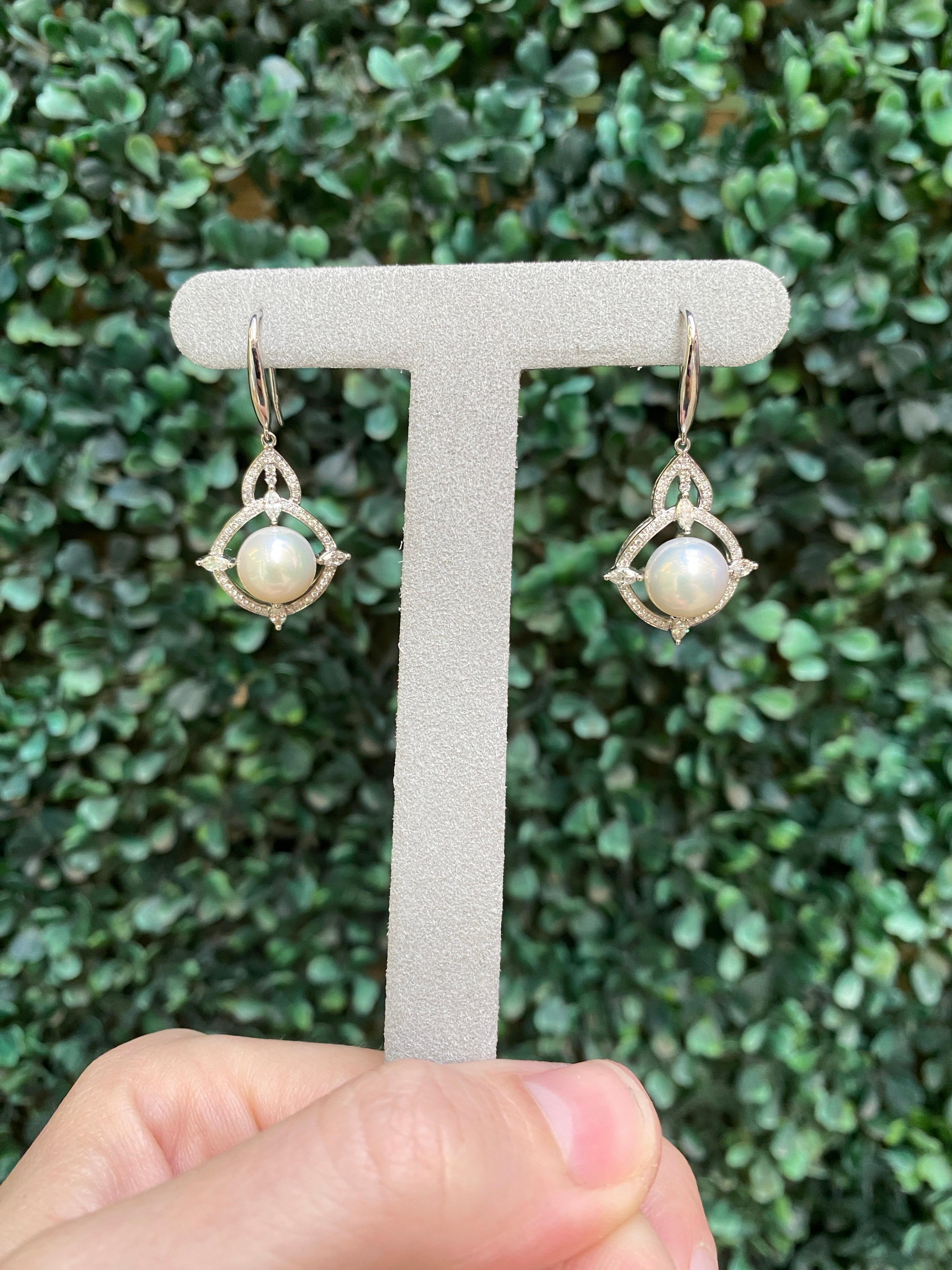 Orecchini a goccia con perle d'acqua dolce e diamanti in oro bianco 18 carati in vendita 8