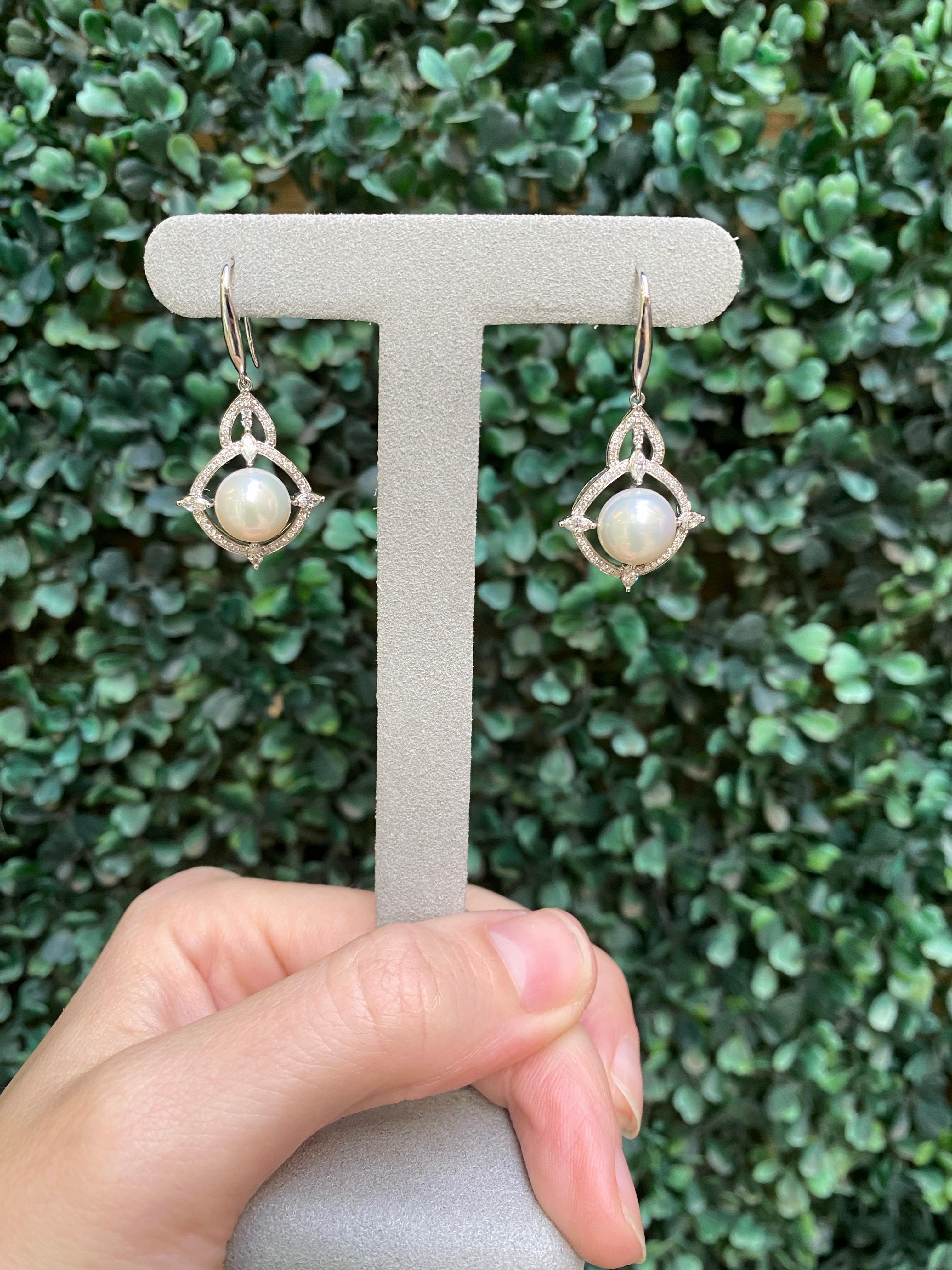 Orecchini a goccia con perle d'acqua dolce e diamanti in oro bianco 18 carati in vendita 11