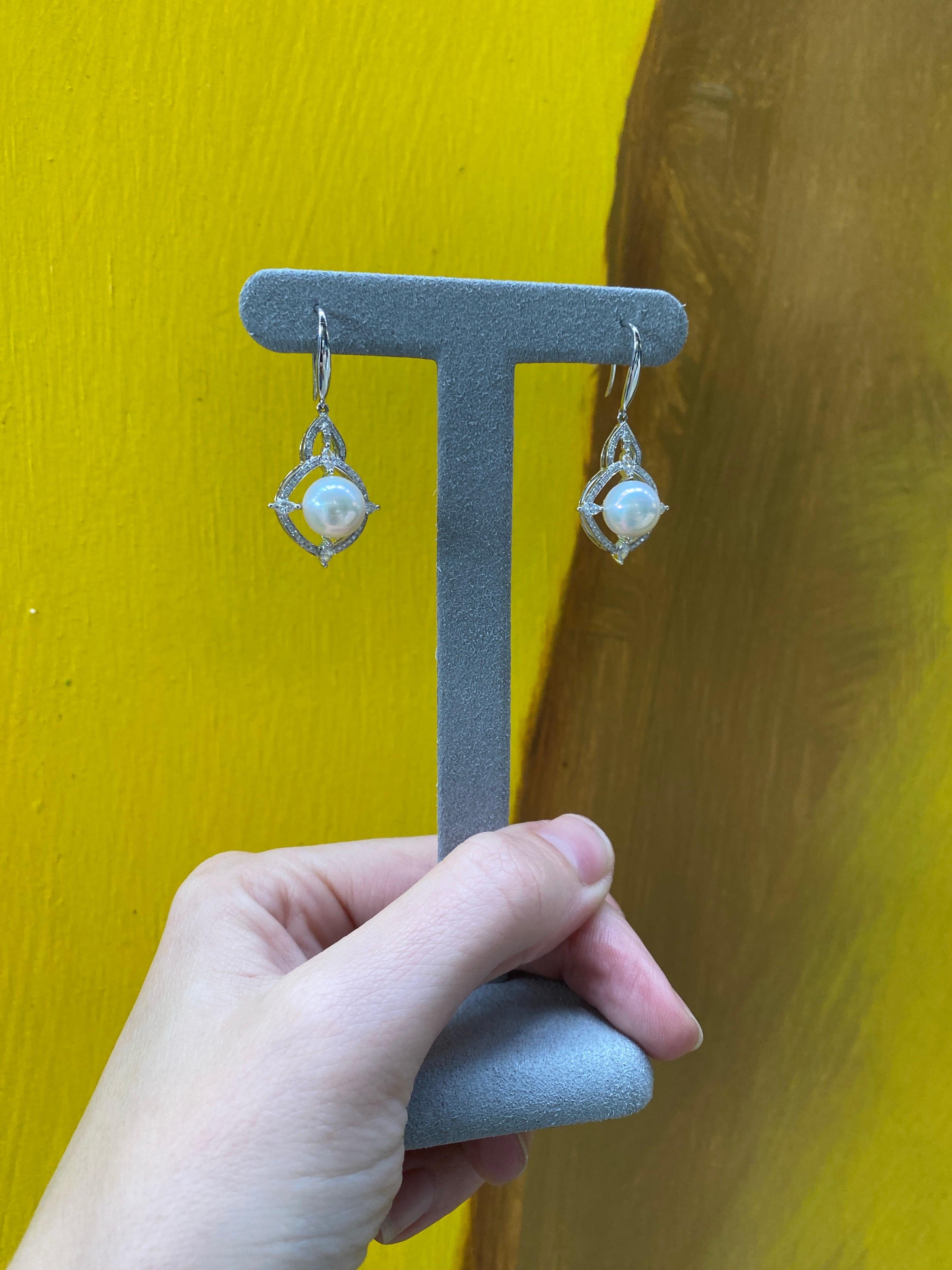 Orecchini a goccia con perle d'acqua dolce e diamanti in oro bianco 18 carati in vendita 3