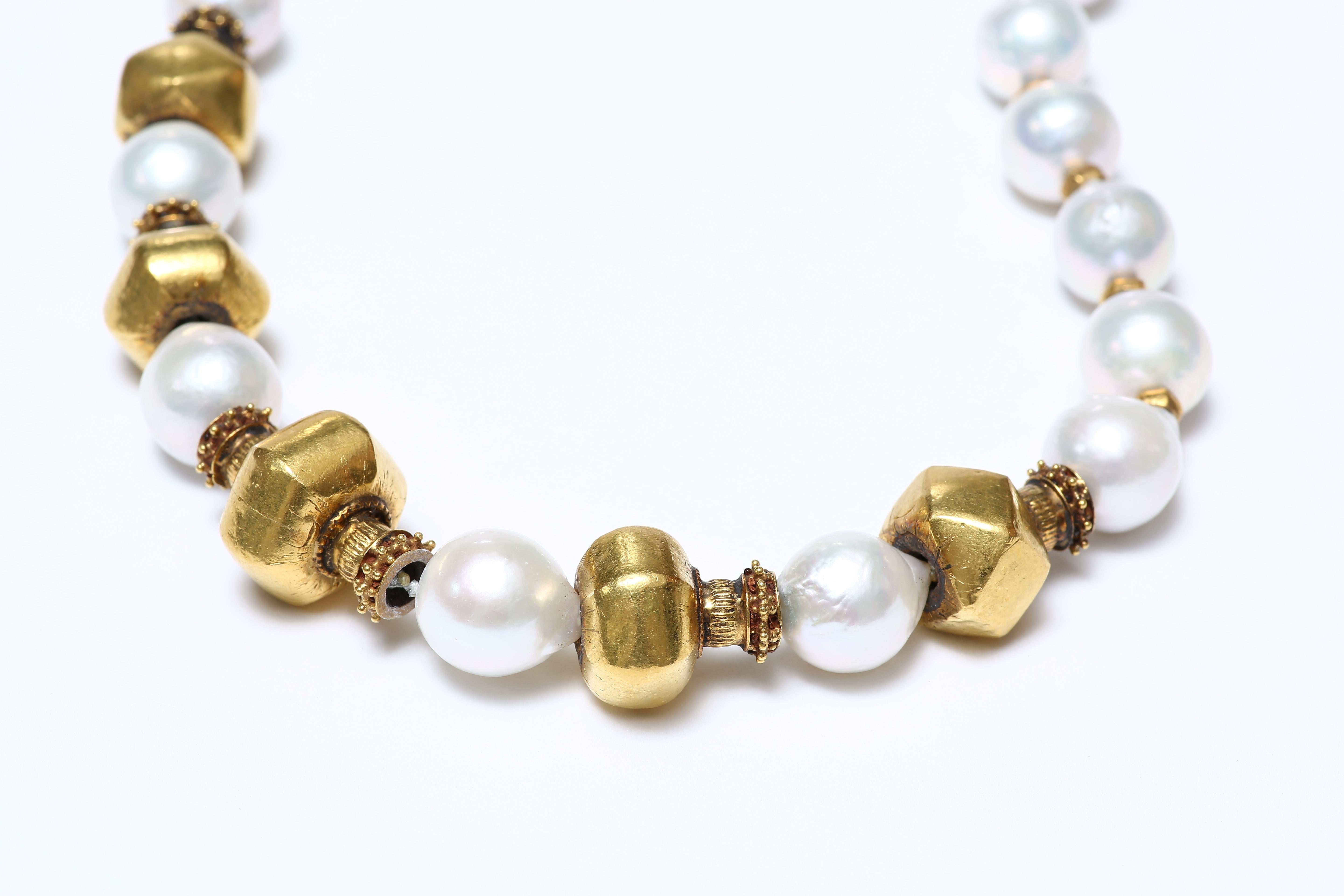 Halskette aus Süßwasserperlen und Gold mit altem Wachs im Zustand „Neu“ im Angebot in Central, HK