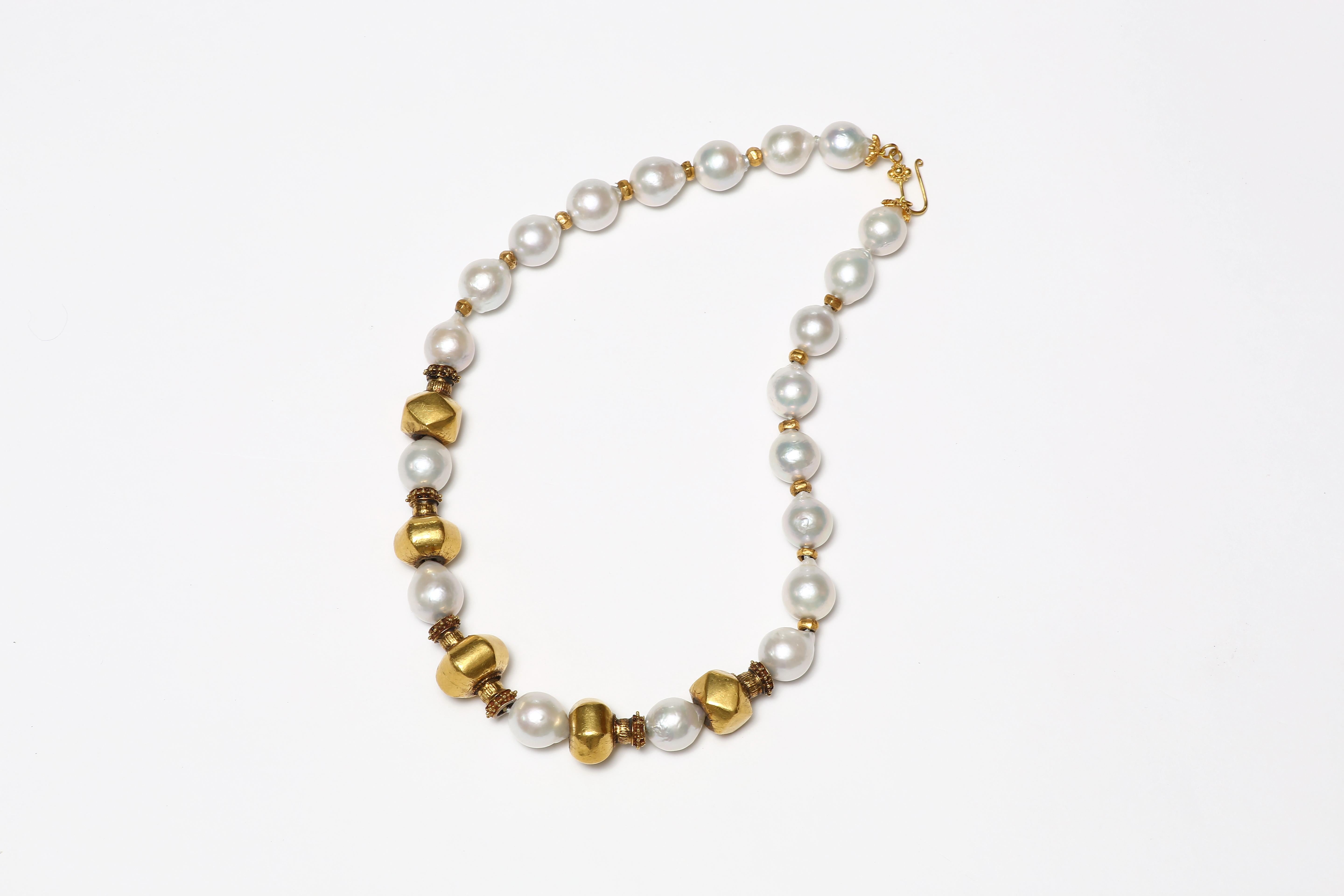 Freshwater Pearl and Old Wax Gold Necklace In New Condition For Sale In Central, HK