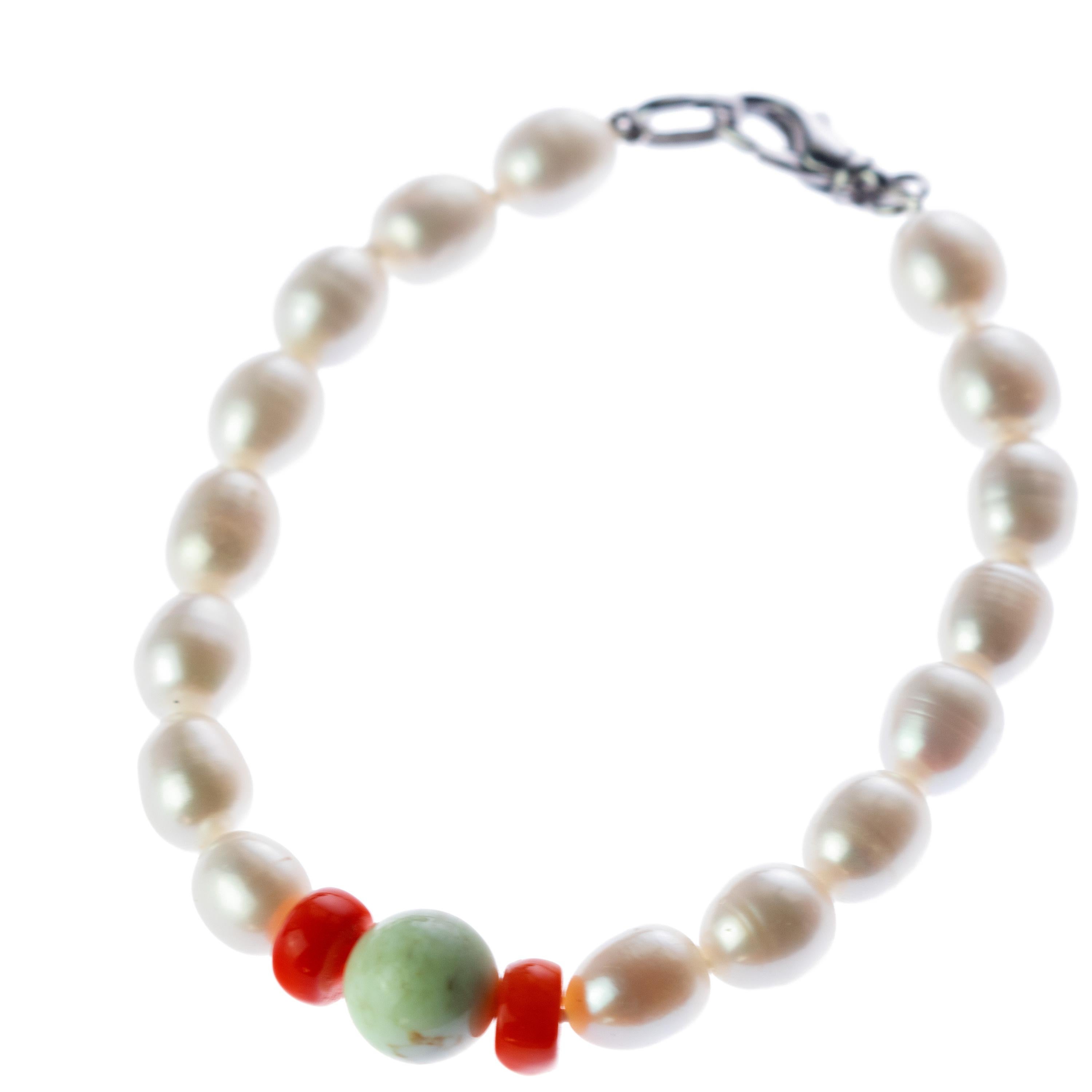 Bracelet chic en perles d'eau douce, perles d'eau douce, bambou, corail, serpentine et perles modernes, fait à la main Pour femmes en vente