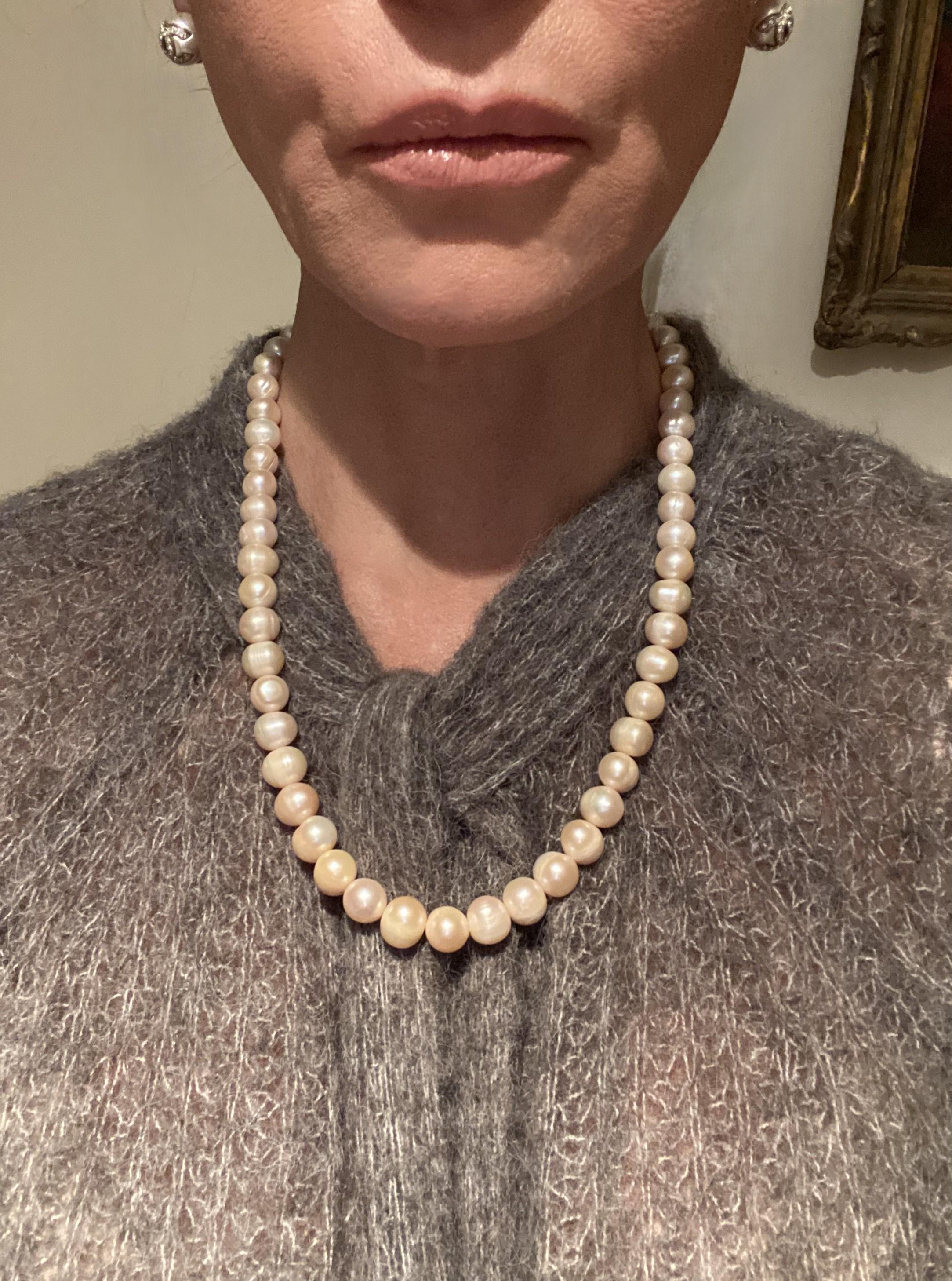 Freshwater Pearl Bead Necklace In Good Condition For Sale In New York, NY