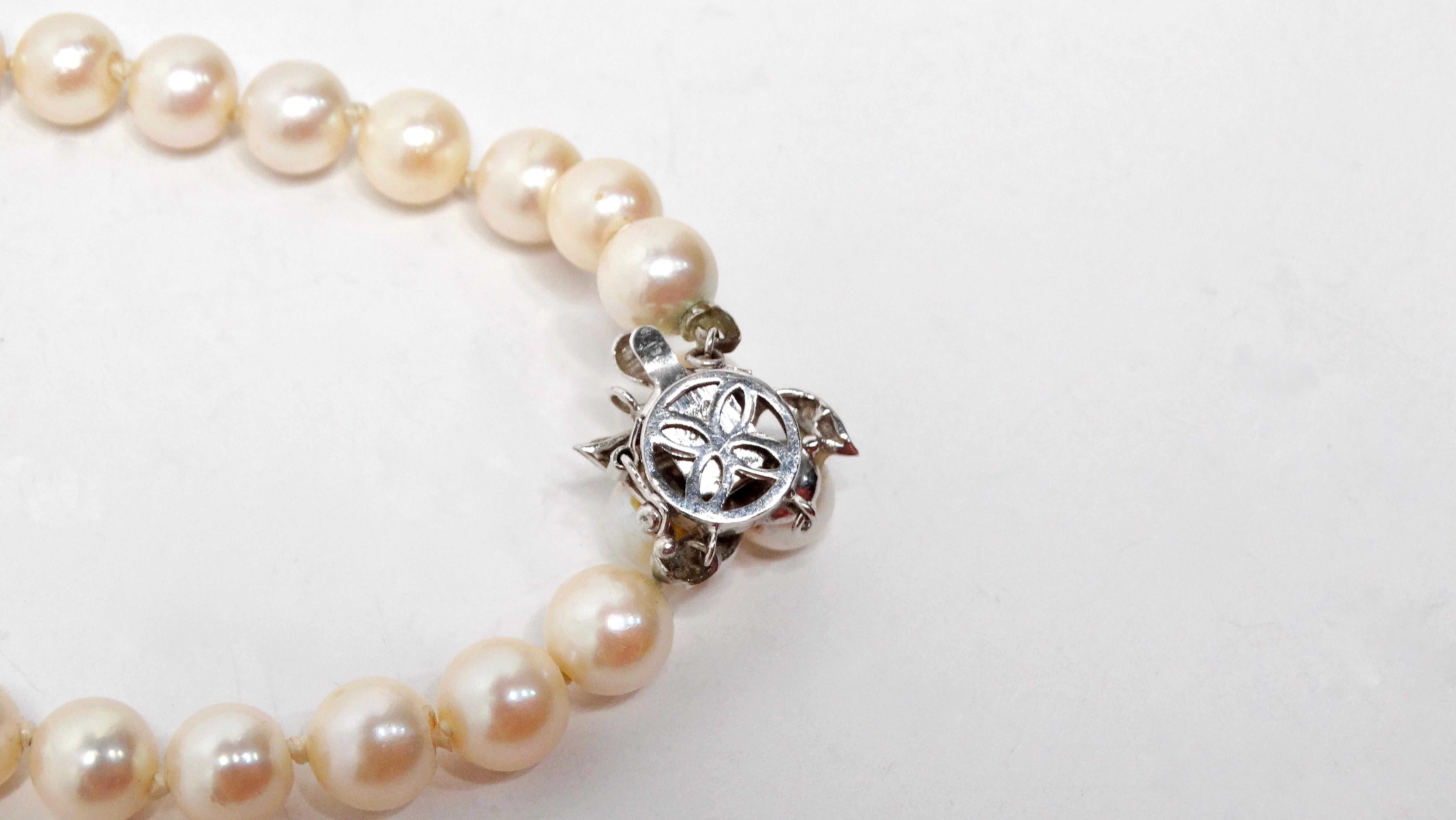 Freshwater Pearl Beaded & 14k White Gold Necklace With Floral Pearl Charm Clasp For Sale 3