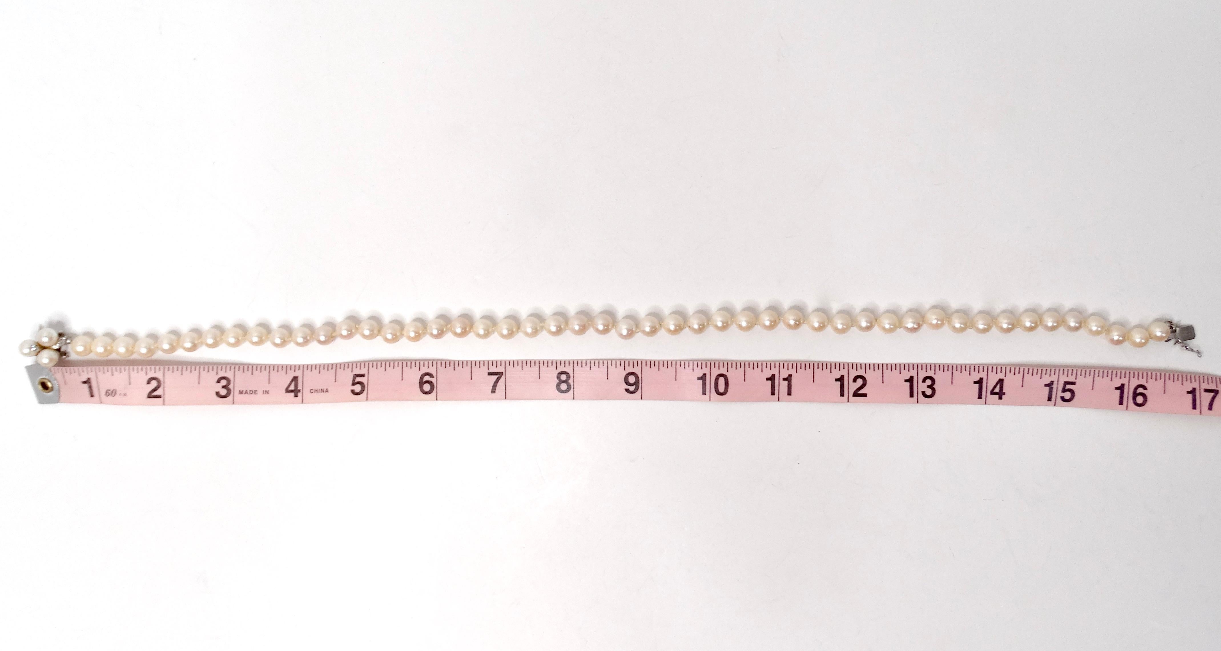Freshwater Pearl Beaded & 14k White Gold Necklace With Floral Pearl Charm Clasp For Sale 5